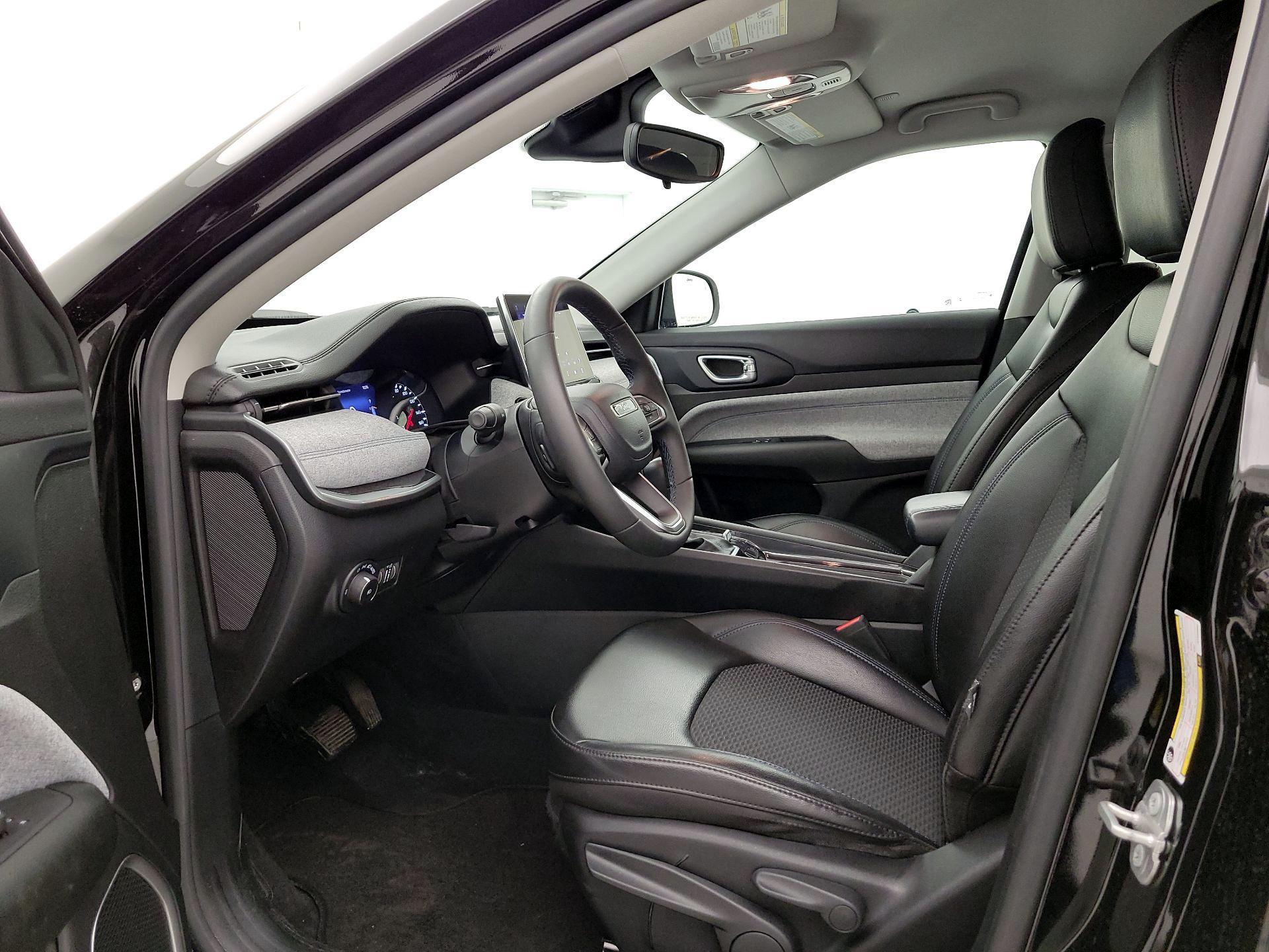 Thumbnail: 2022 Jeep Compass - 11