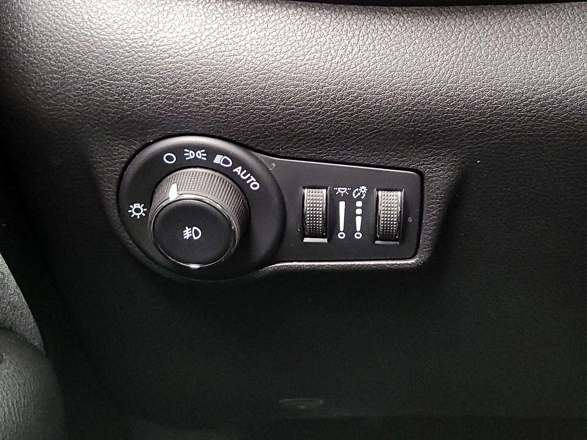 Thumbnail: 2022 Jeep Compass - 13