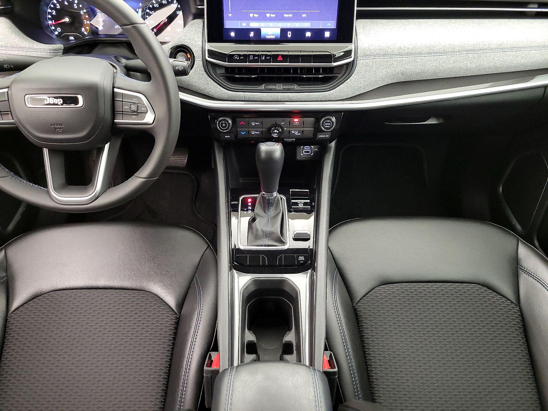 Thumbnail: 2022 Jeep Compass - 17