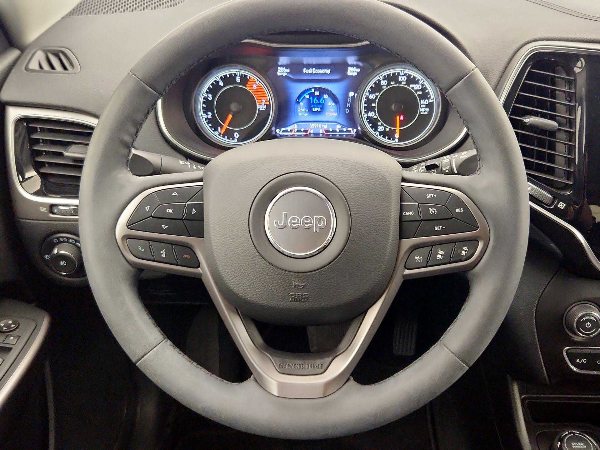 Thumbnail: 2022 Jeep Cherokee - 10