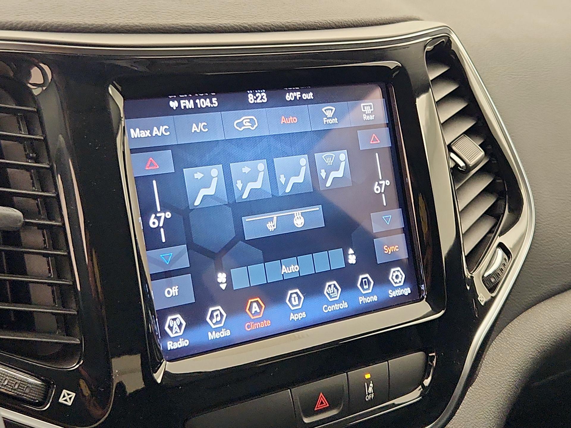 Thumbnail: 2022 Jeep Cherokee - 15