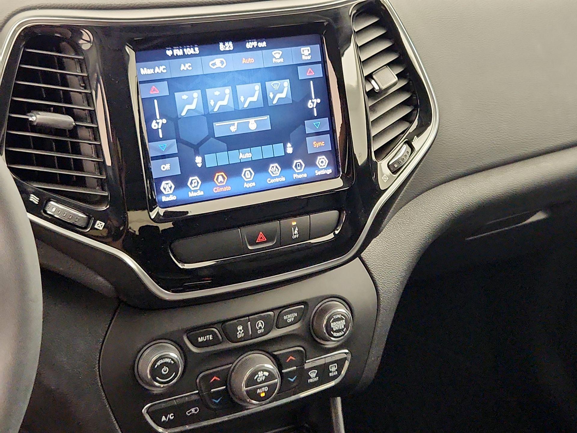 Thumbnail: 2022 Jeep Cherokee - 16