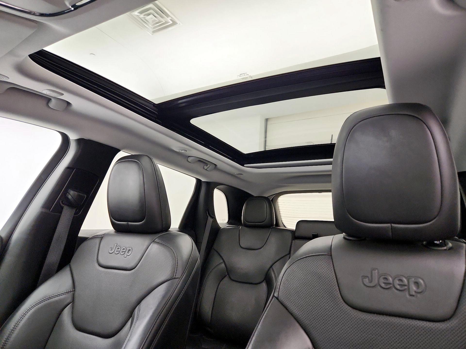 Thumbnail: 2022 Jeep Cherokee - 19