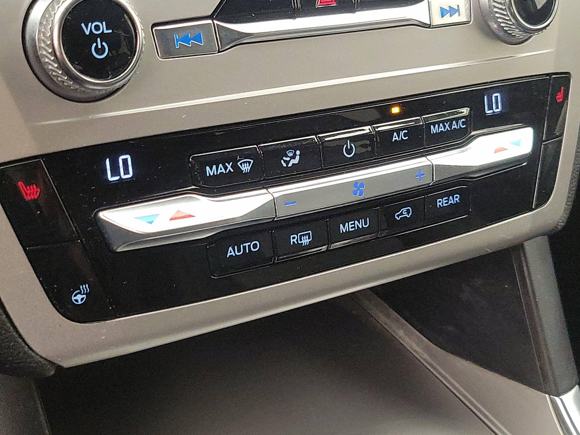 Thumbnail: 2021 Ford Explorer - 16