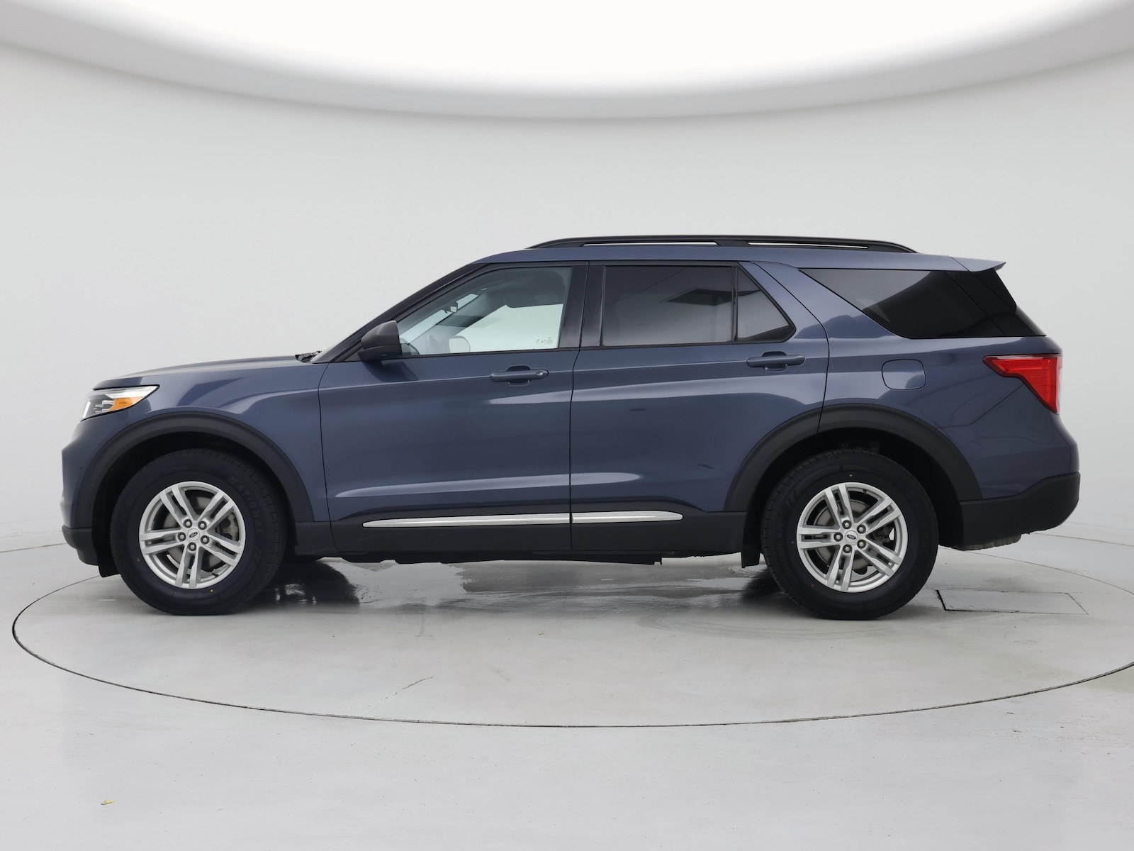 2021 Ford Explorer XLT - Photo 4
