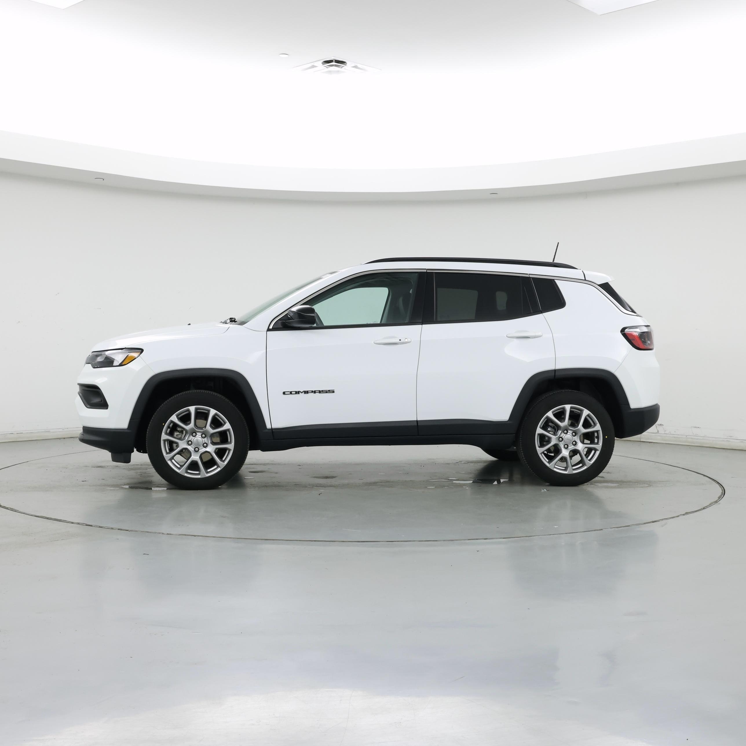 Thumbnail: 2022 Jeep Compass - 3