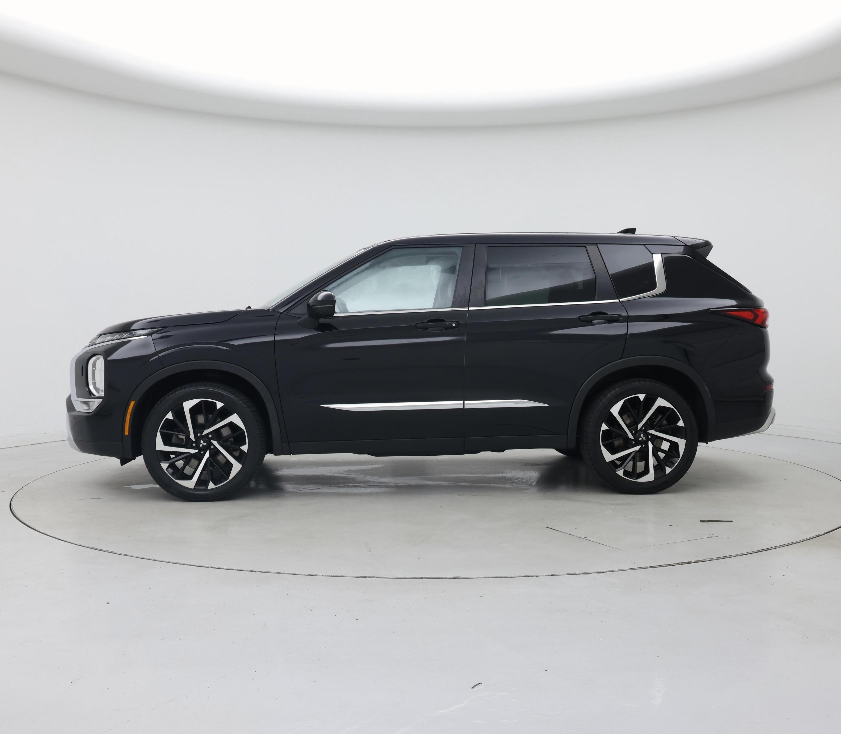 Thumbnail: 2022 Mitsubishi Outlander - 3