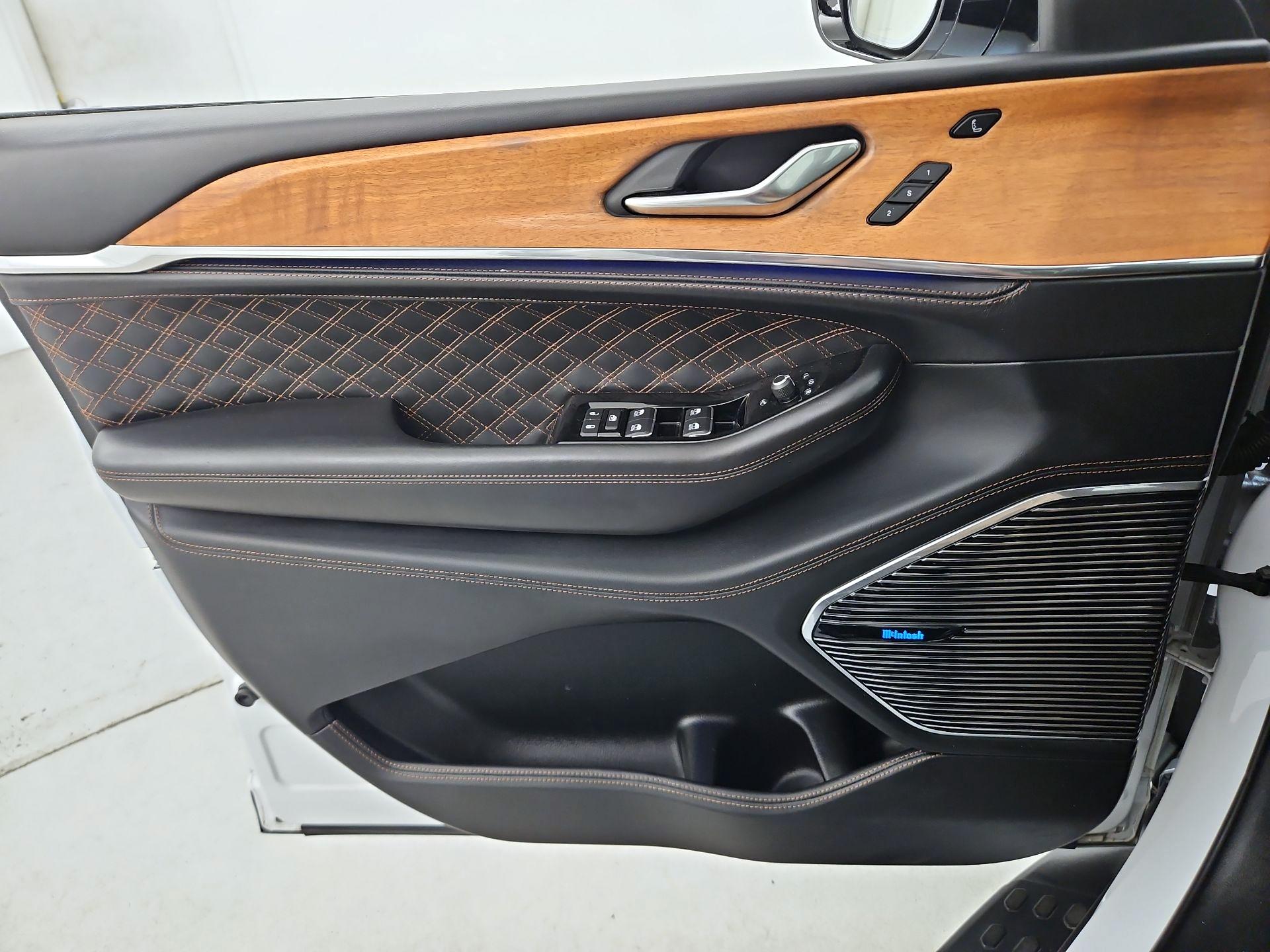 Thumbnail: 2022 Jeep Grand Cherokee L - 12