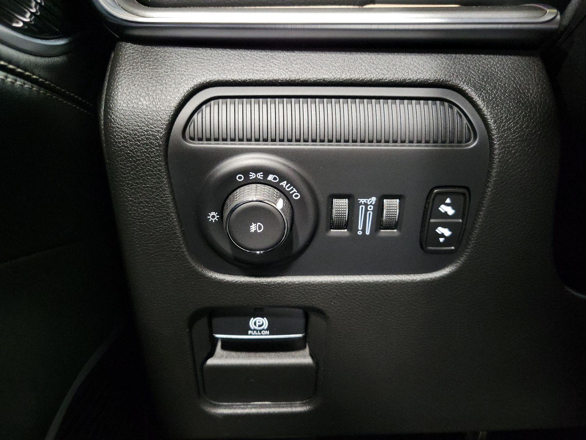 Thumbnail: 2024 Jeep Wagoneer - 13