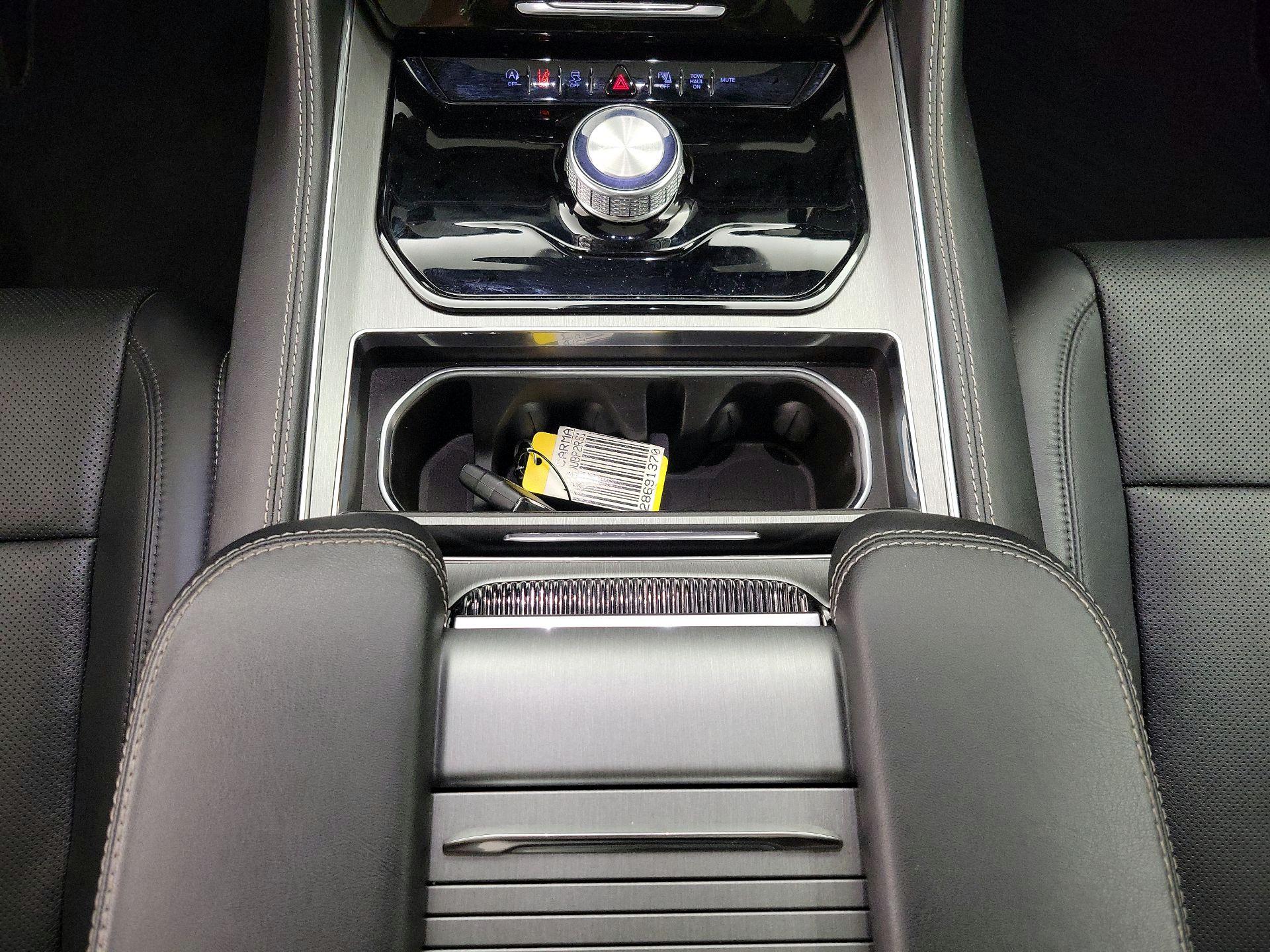 Thumbnail: 2024 Jeep Wagoneer - 18