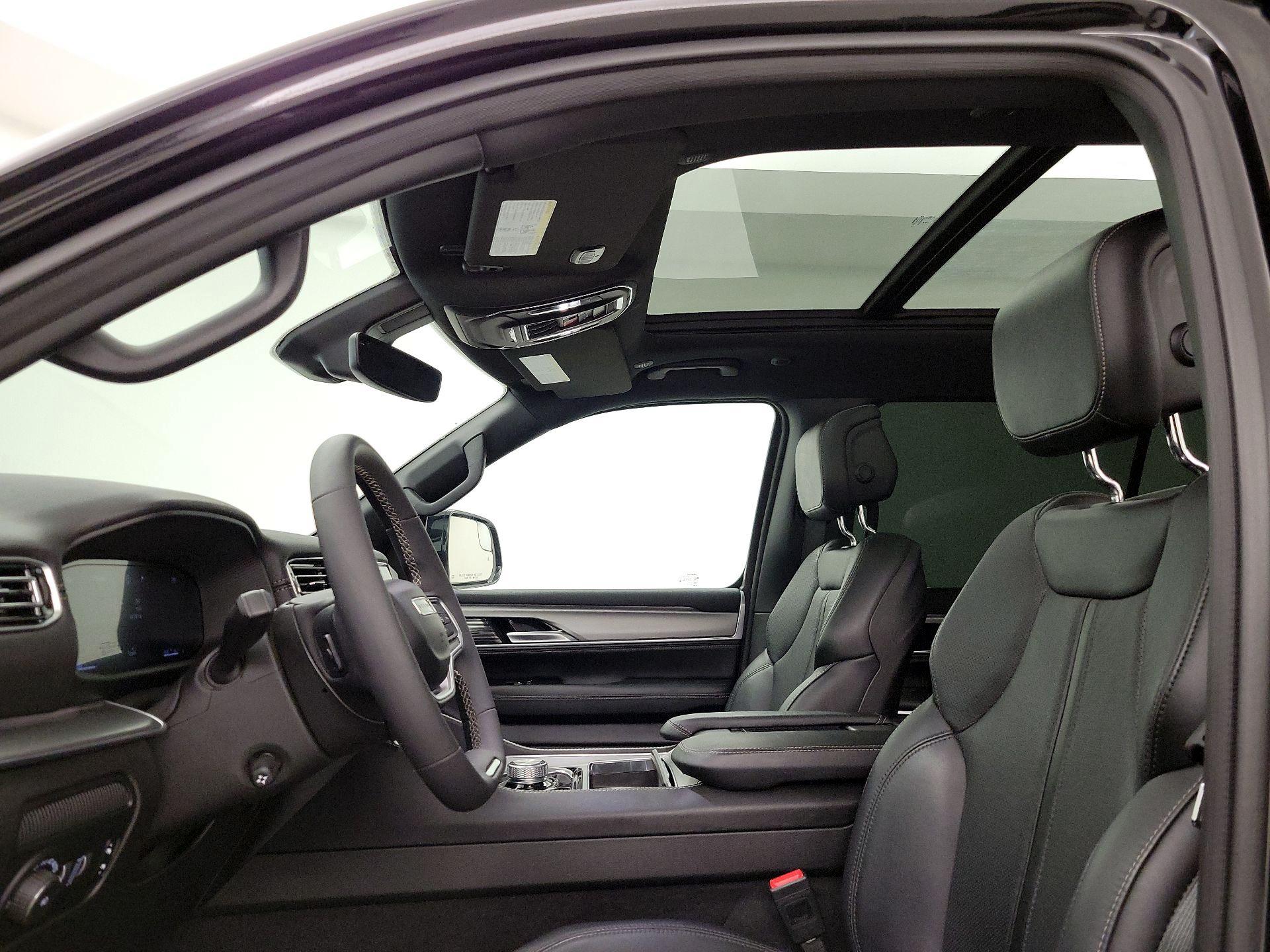 Thumbnail: 2024 Jeep Wagoneer - 19