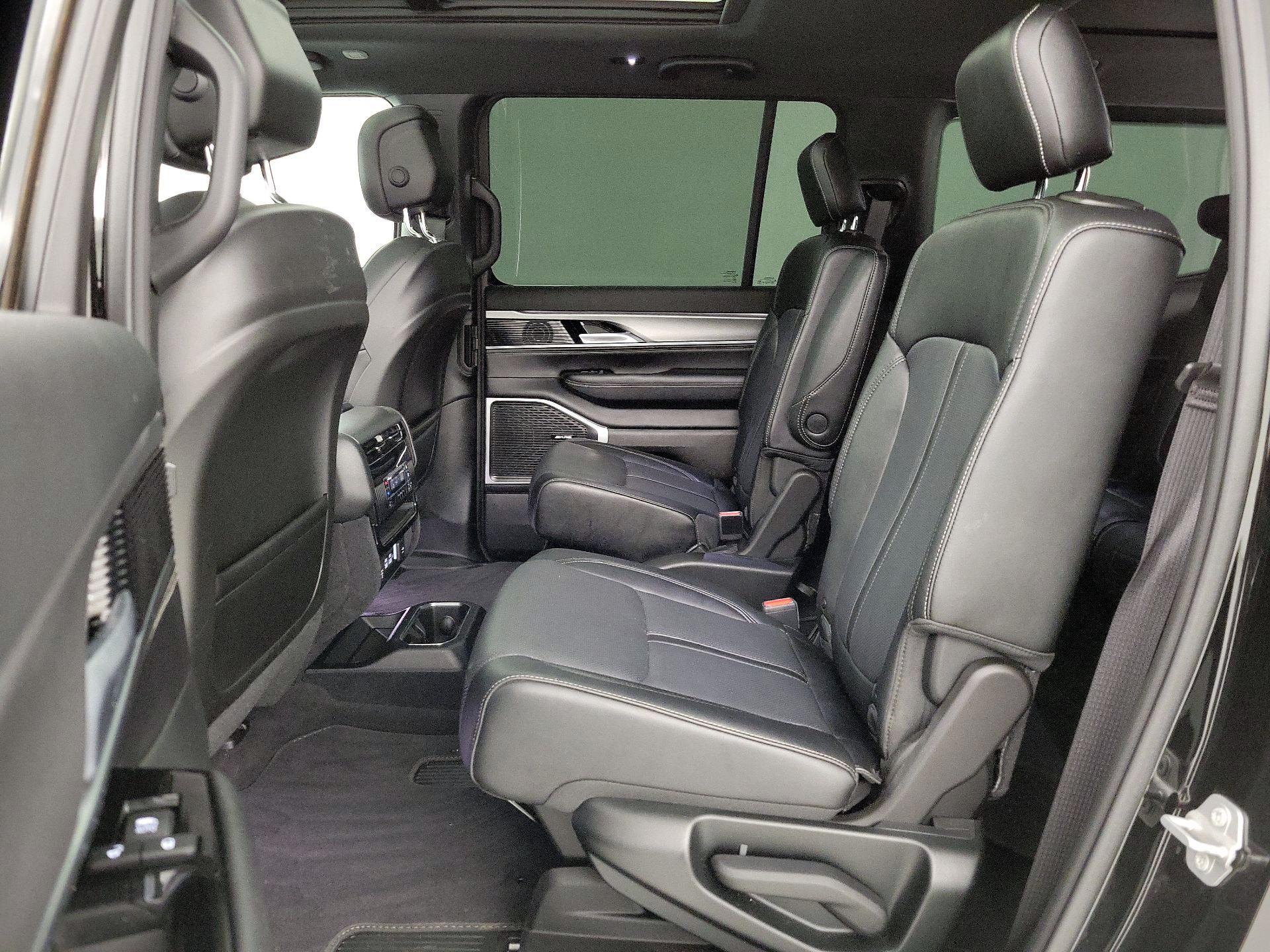 Thumbnail: 2024 Jeep Wagoneer - 20