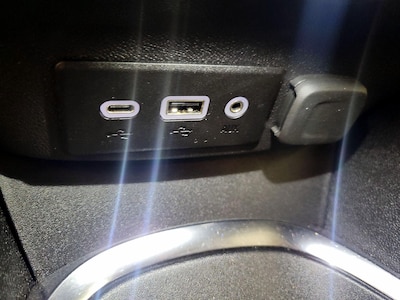 USB/AUX Ports