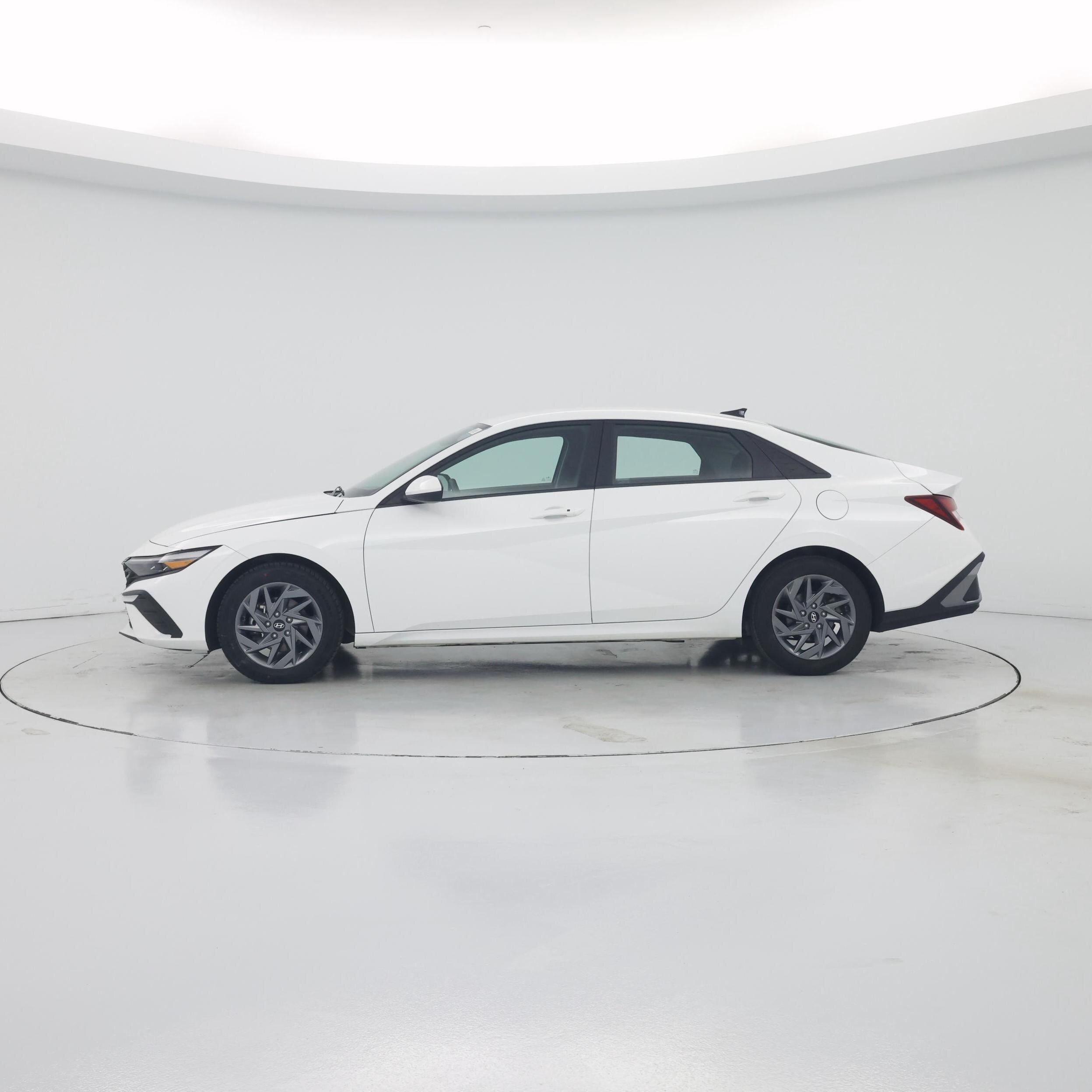 Thumbnail: 2024 Hyundai Elantra - 3