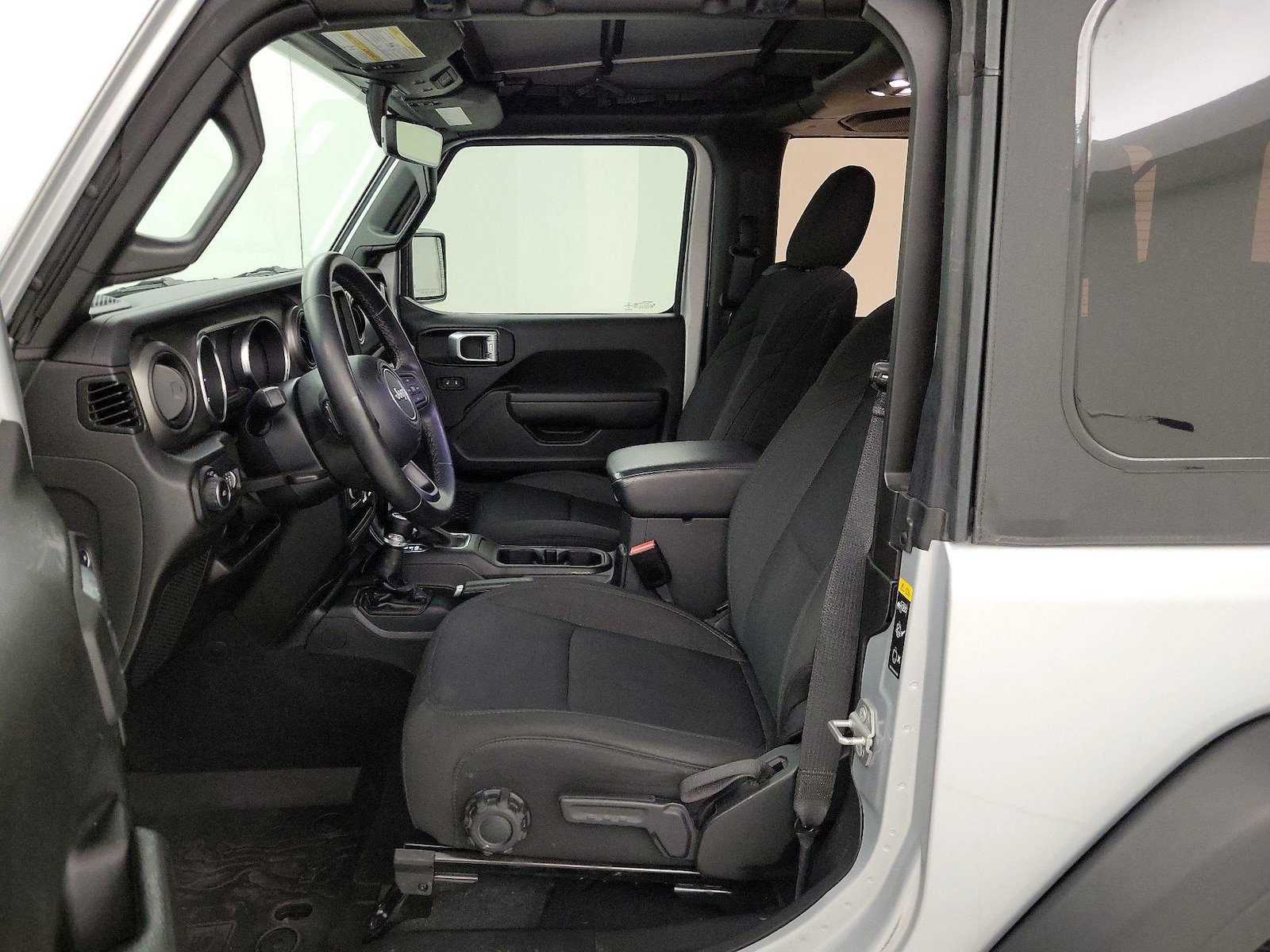 2022 Jeep Wrangler Willys - Photo 12