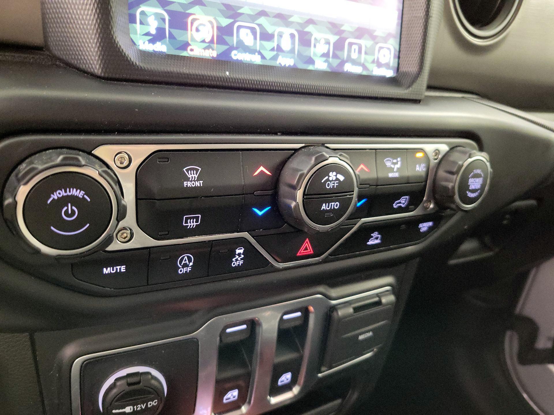 Thumbnail: 2022 Jeep Wrangler - 16