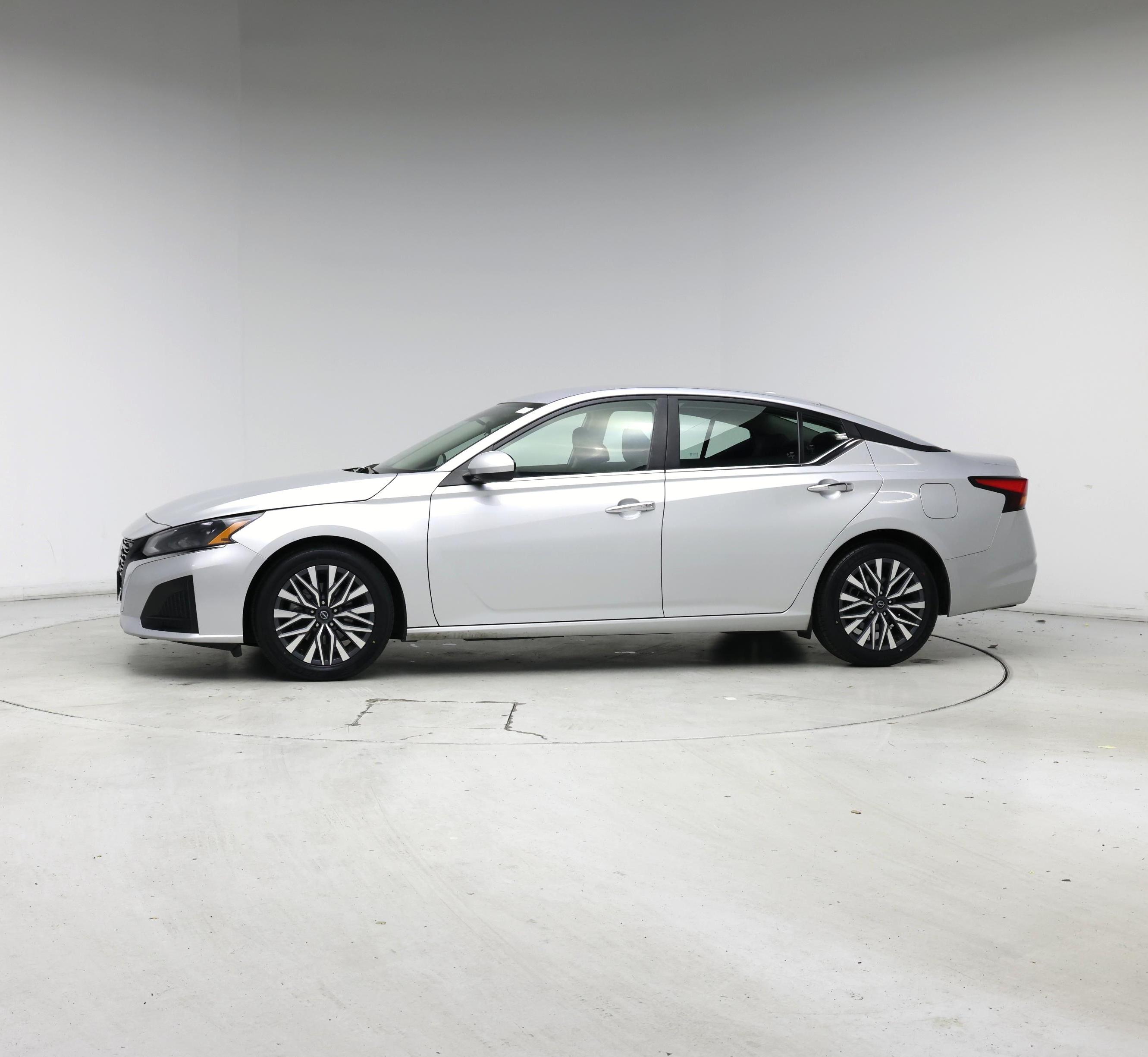 Thumbnail: 2023 Nissan Altima - 3
