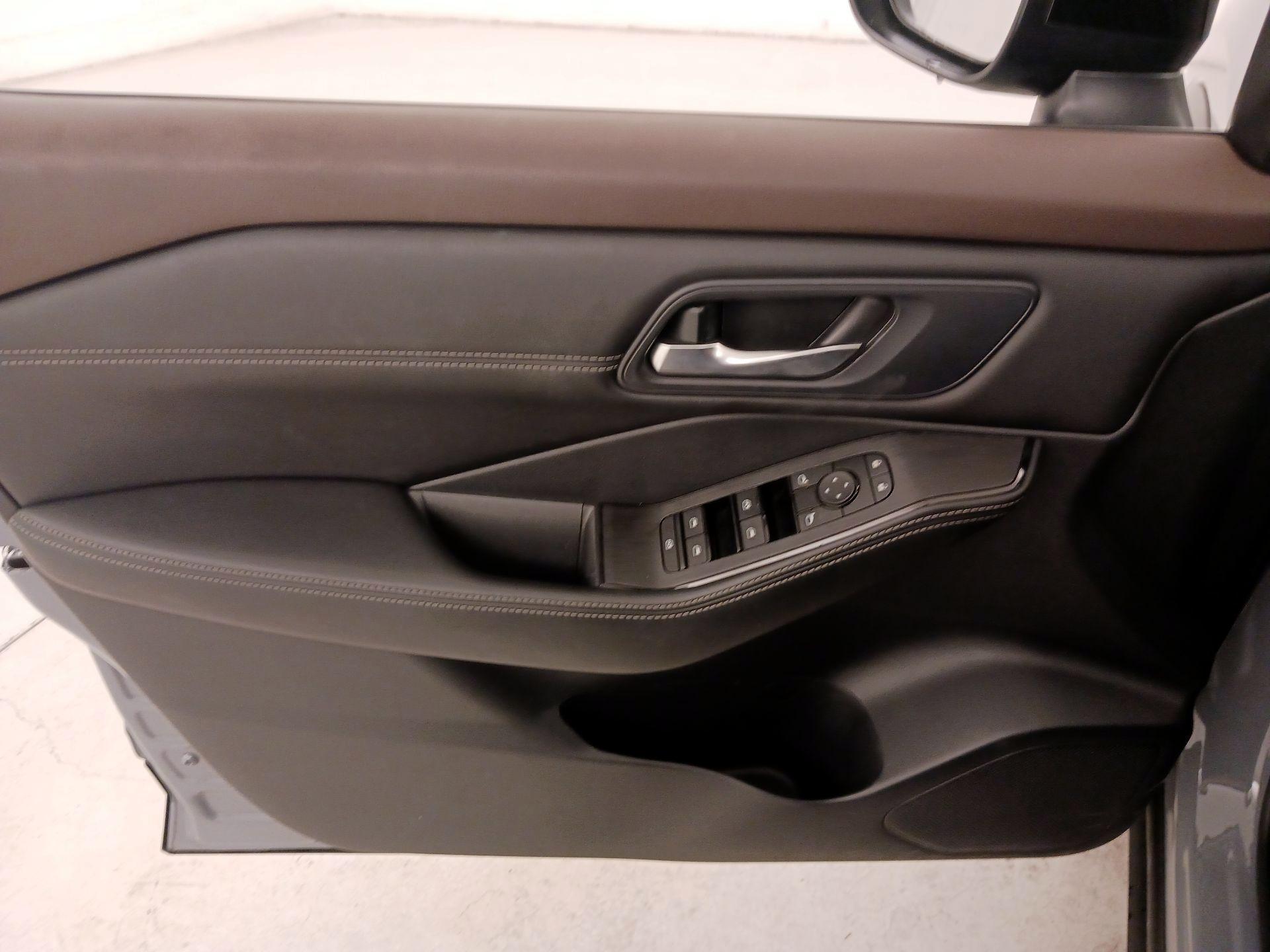 Thumbnail: 2023 Nissan Rogue - 12