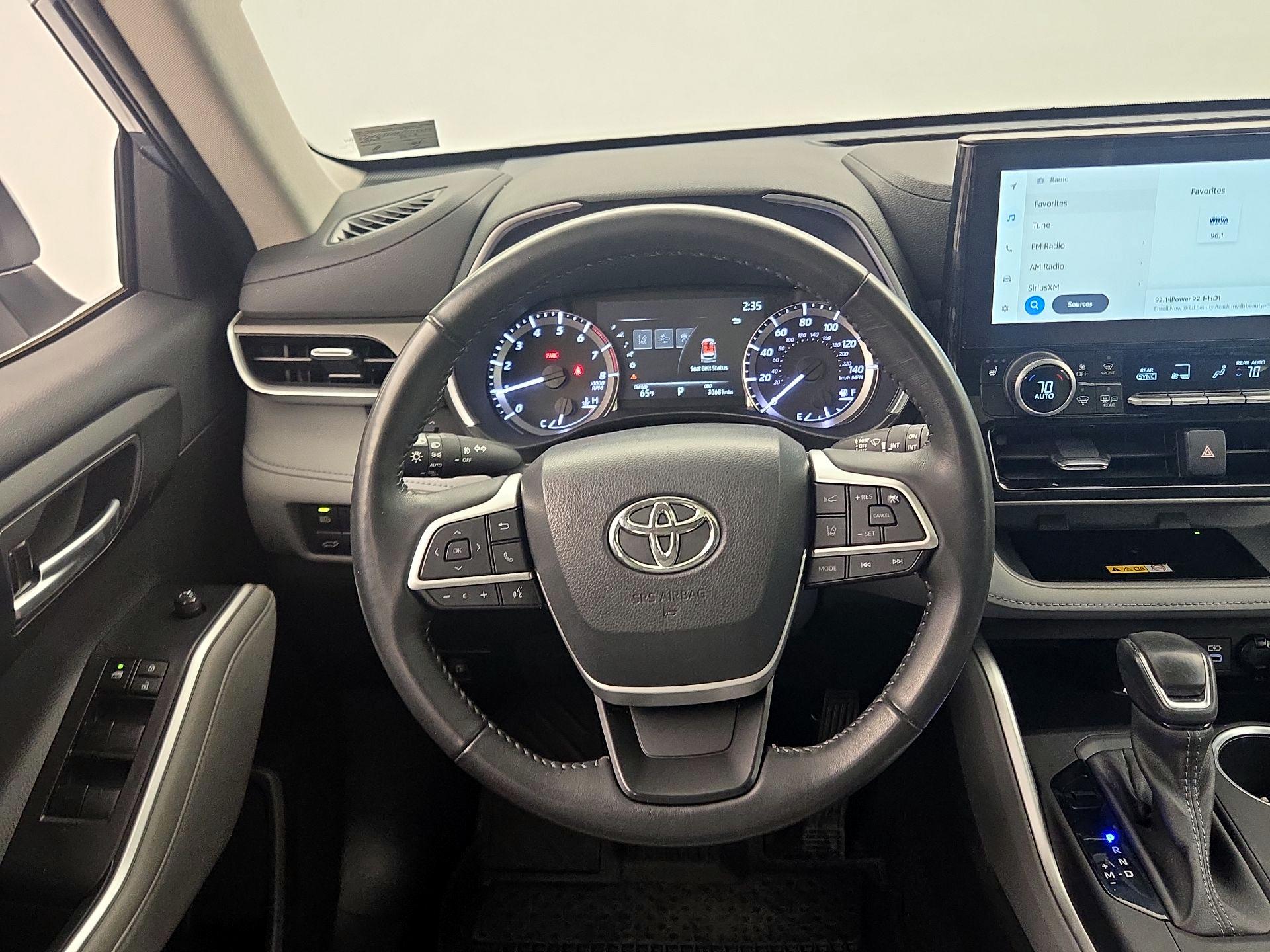 Thumbnail: 2023 Toyota Highlander - 10