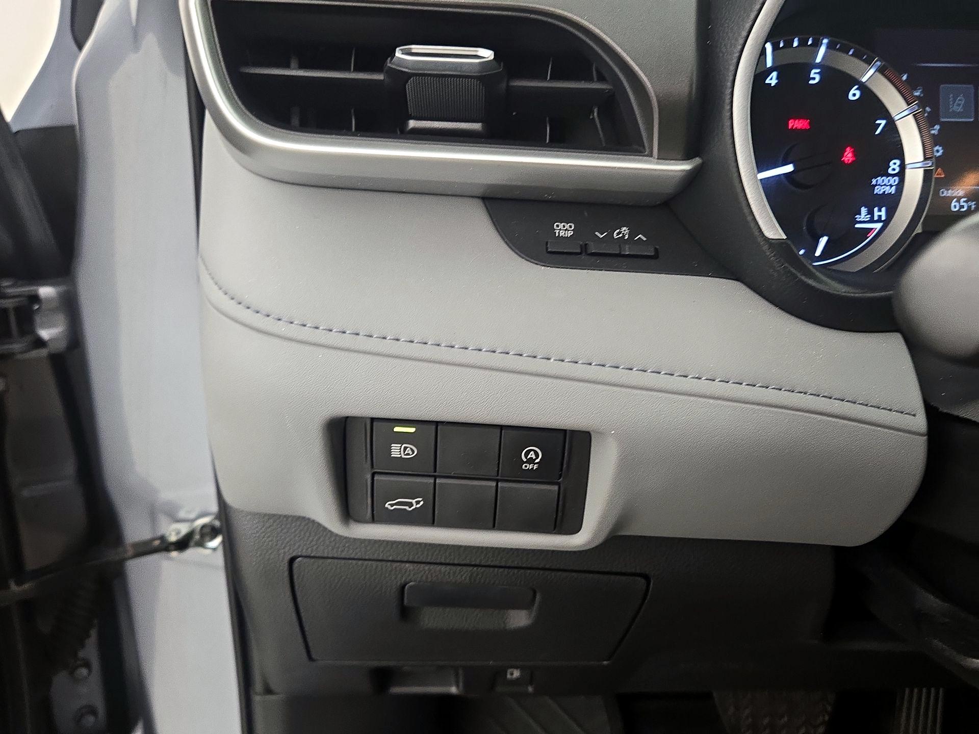 Thumbnail: 2023 Toyota Highlander - 13