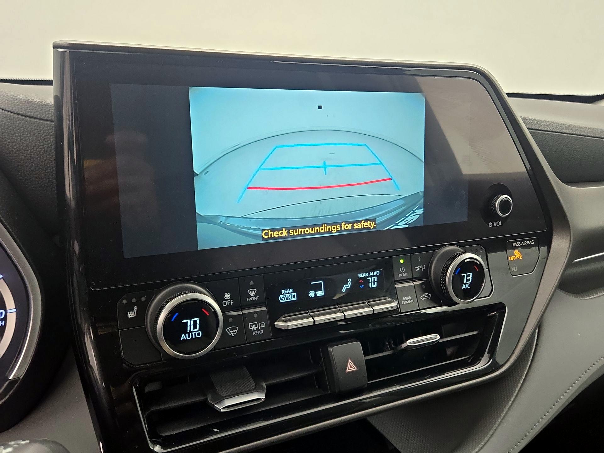 Thumbnail: 2023 Toyota Highlander - 14