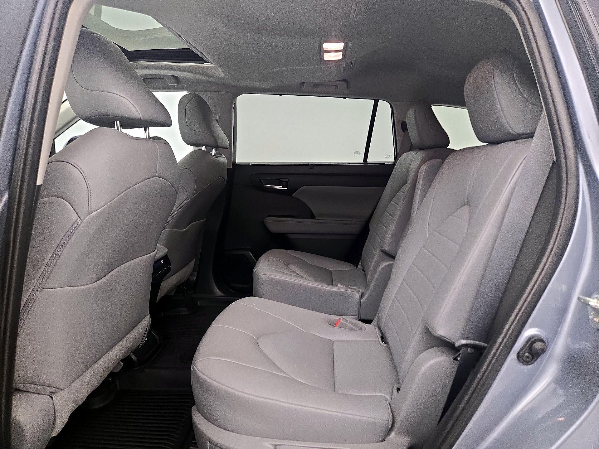 Thumbnail: 2023 Toyota Highlander - 20