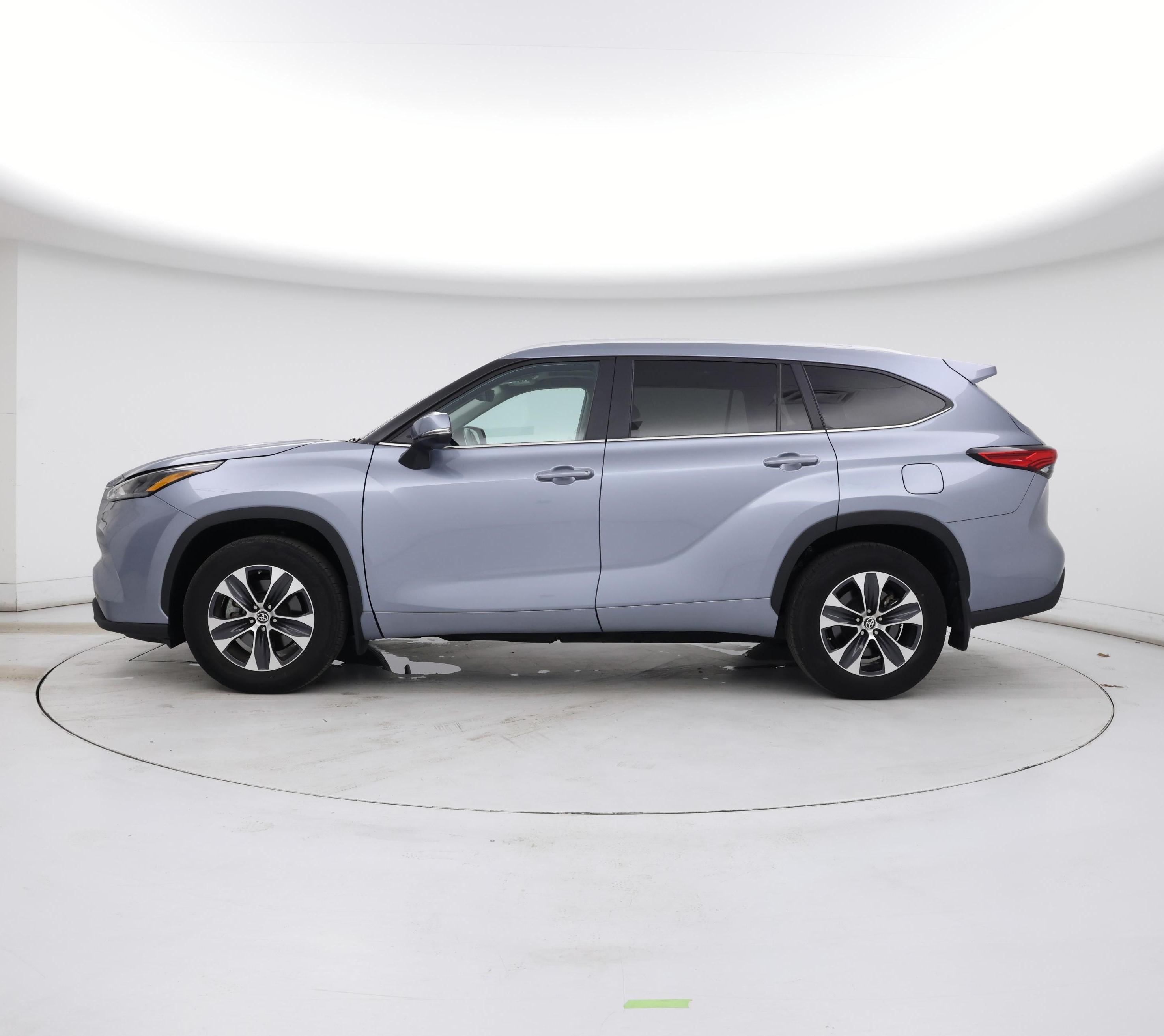 Thumbnail: 2023 Toyota Highlander - 3