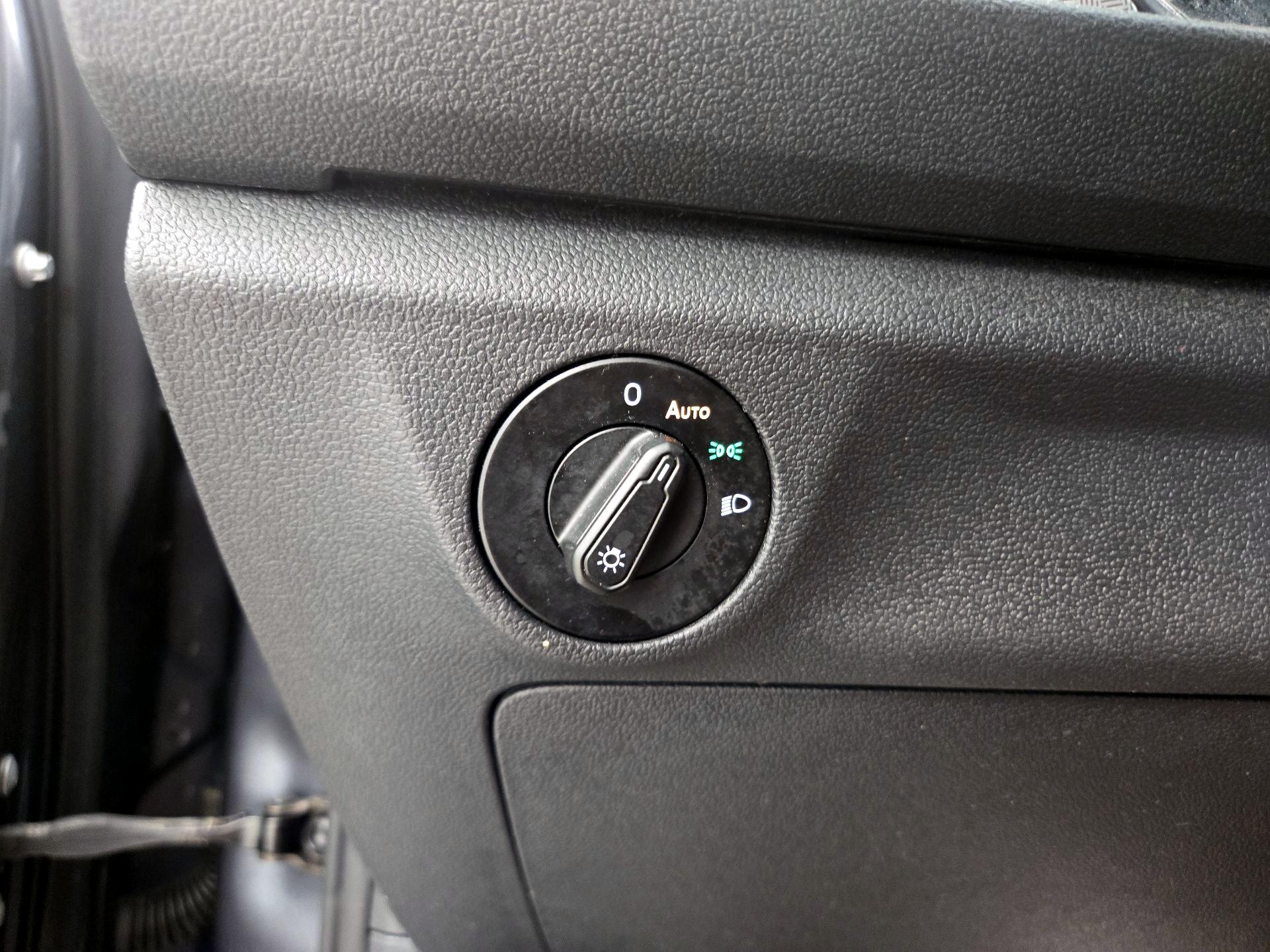 Thumbnail: 2019 Volkswagen Jetta - 13