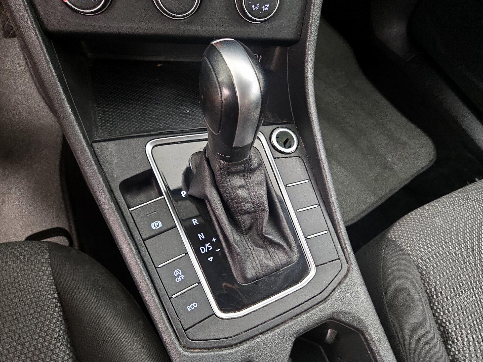 Thumbnail: 2019 Volkswagen Jetta - 17