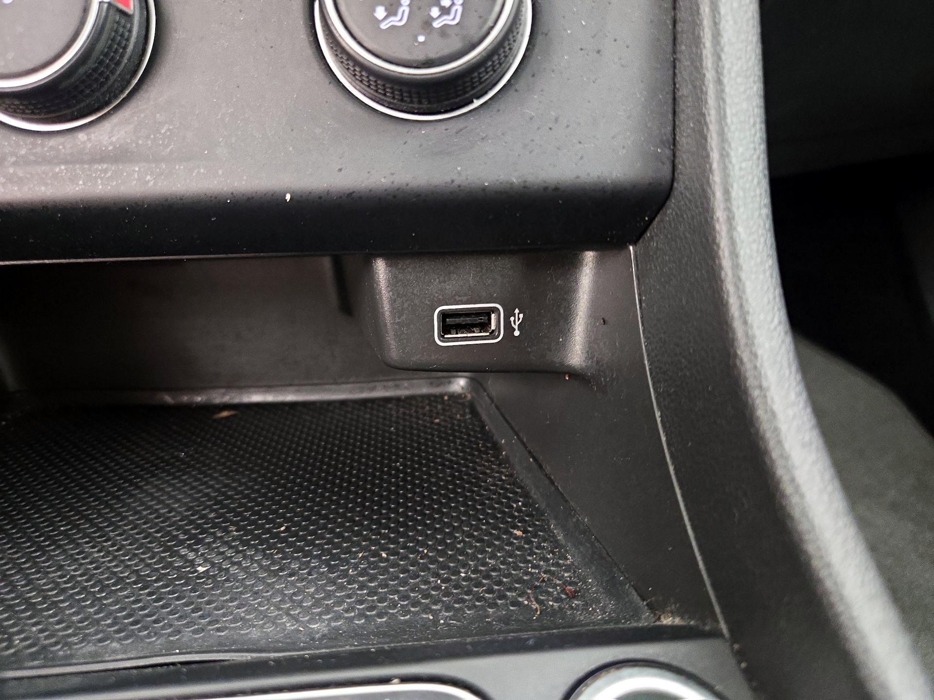 Thumbnail: 2019 Volkswagen Jetta - 18