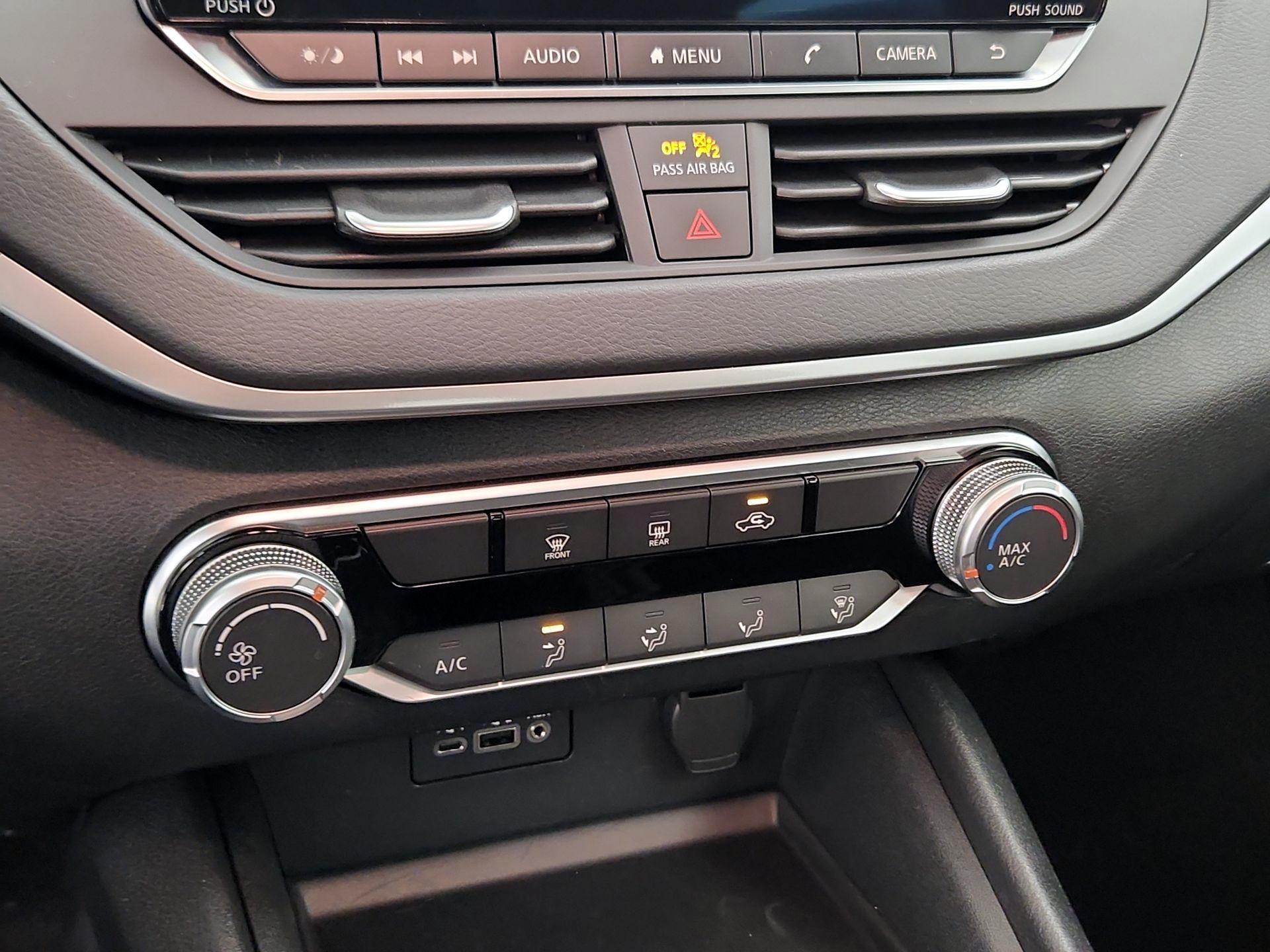 Thumbnail: 2020 Nissan Altima - 16