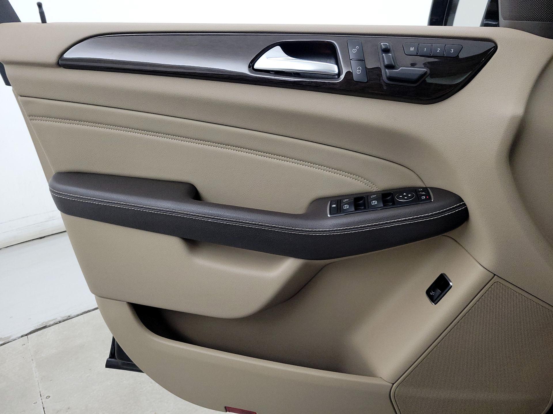 Thumbnail: 2015 Mercedes-Benz M-Class - 12