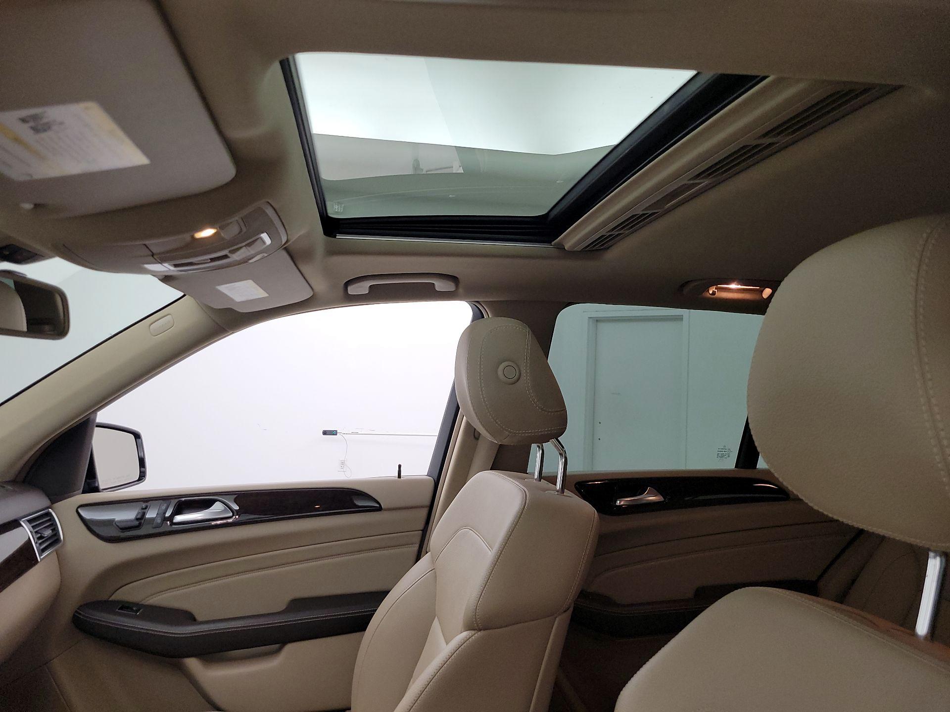 Thumbnail: 2015 Mercedes-Benz M-Class - 20