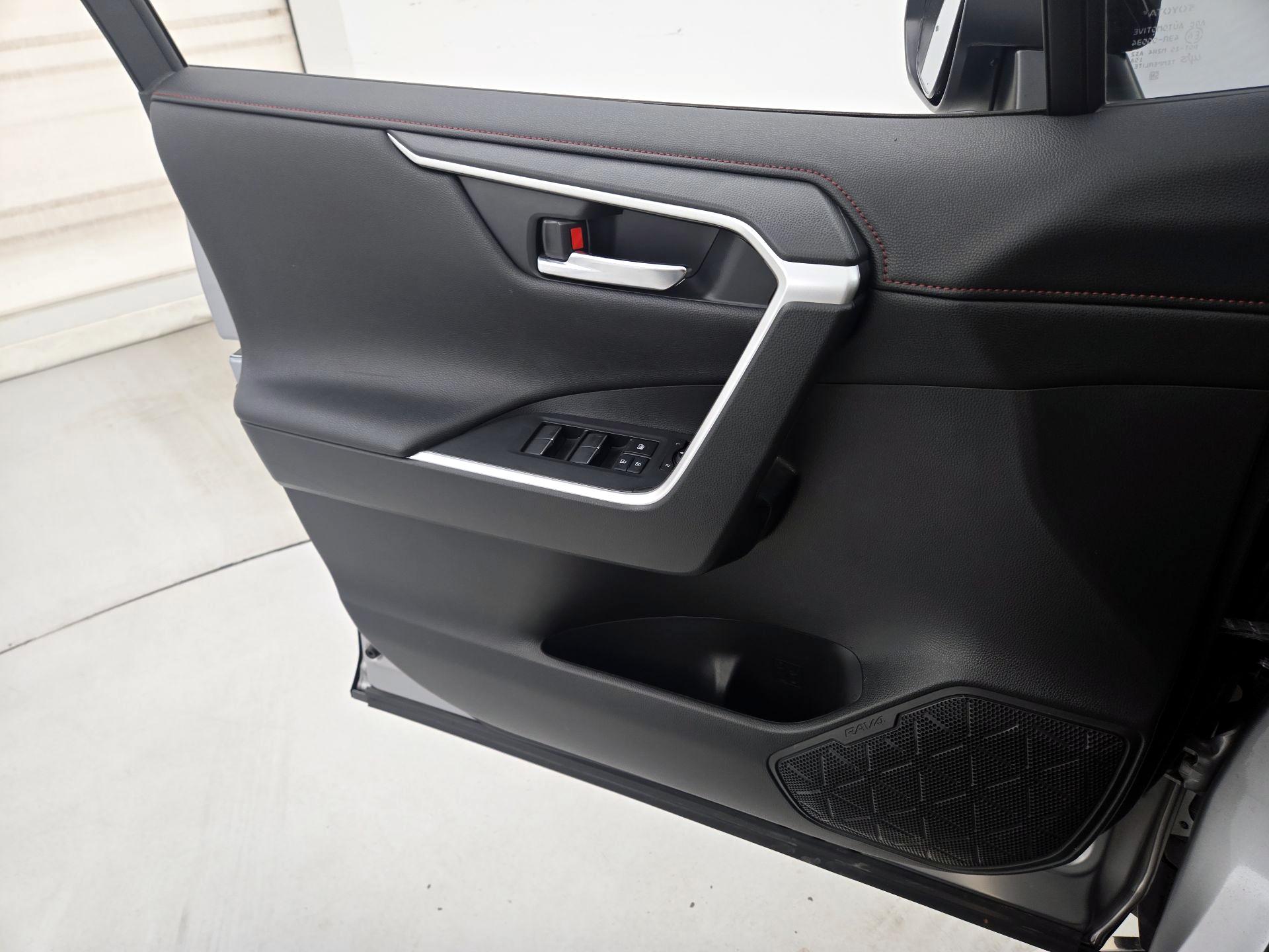 Thumbnail: 2022 Toyota RAV4 - 12