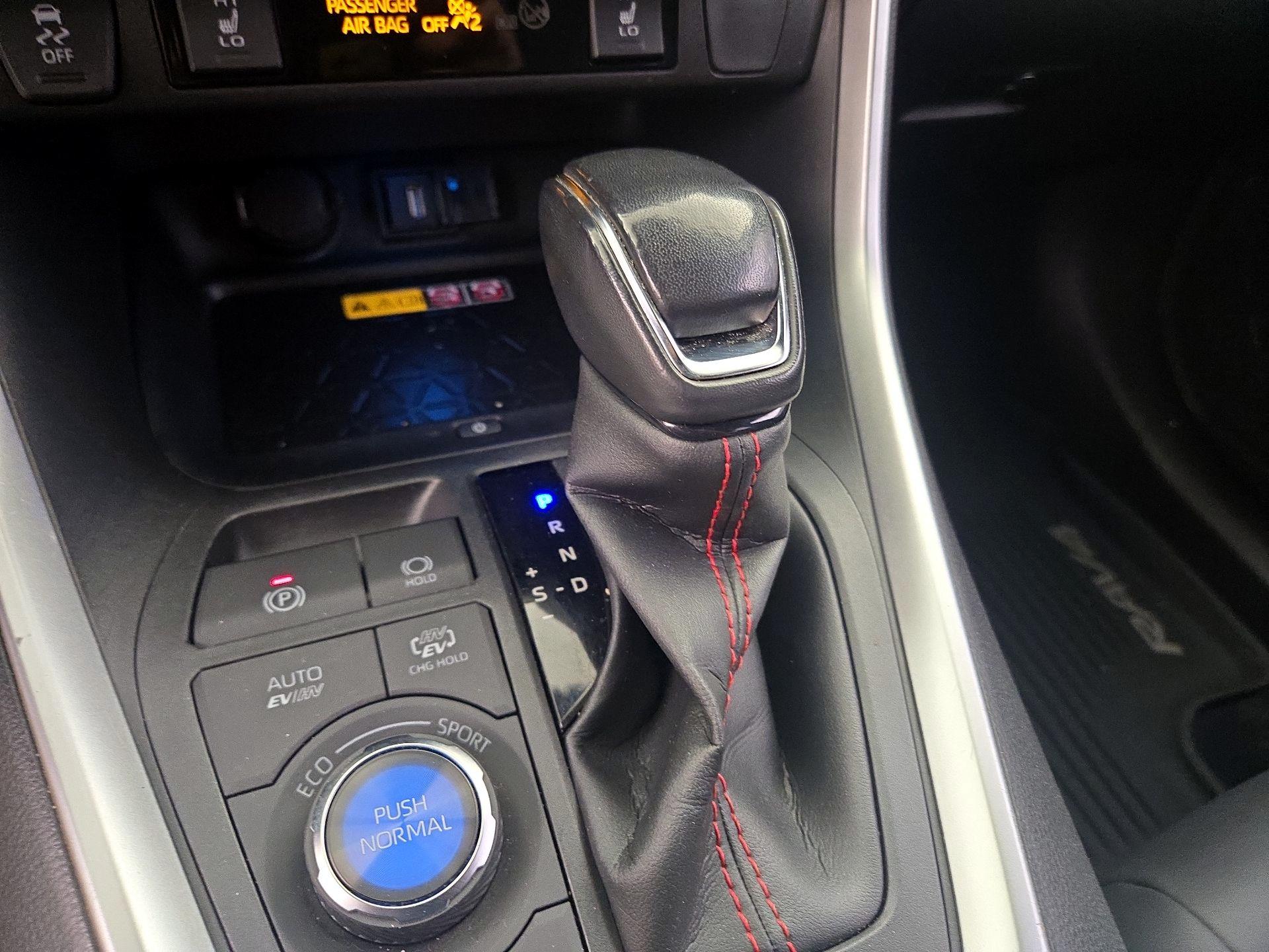 Thumbnail: 2022 Toyota RAV4 - 17