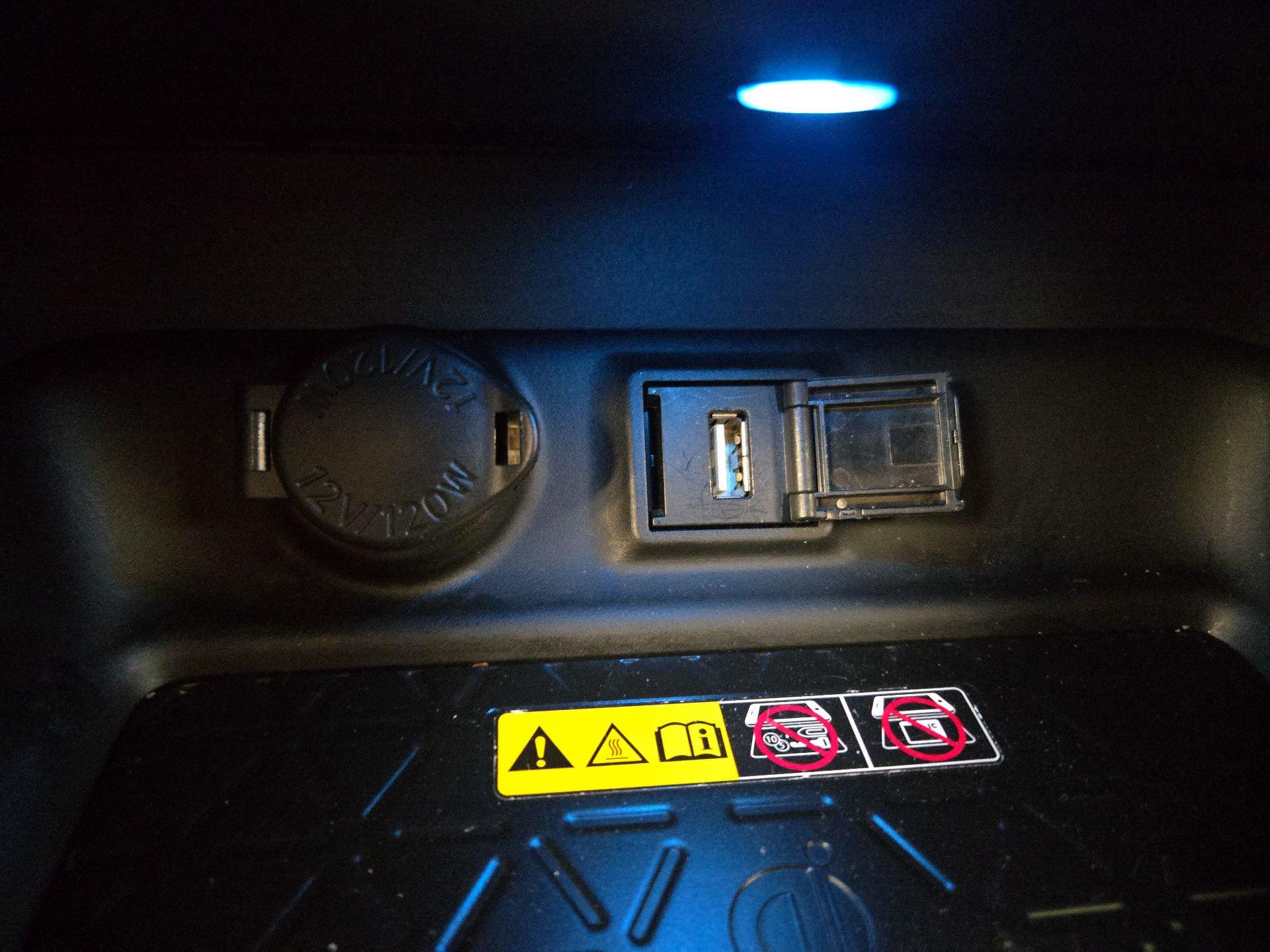 Thumbnail: 2022 Toyota RAV4 - 18