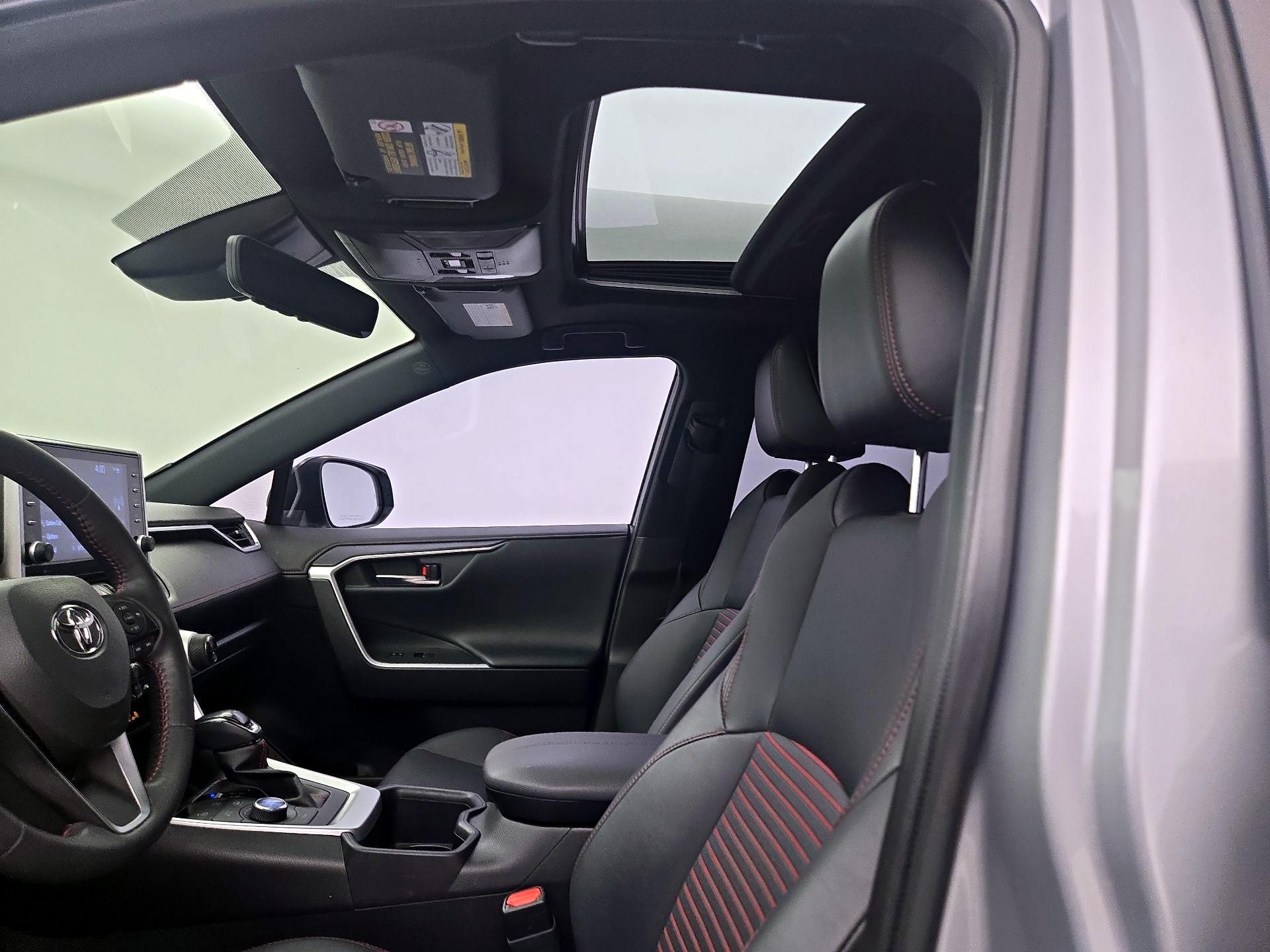 Thumbnail: 2022 Toyota RAV4 - 19