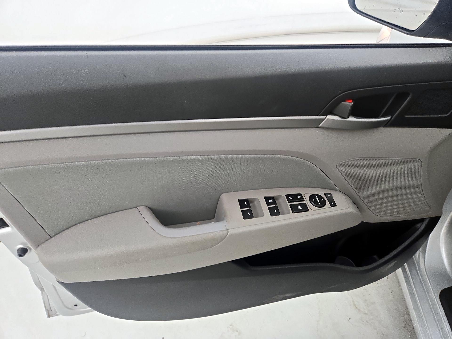 Thumbnail: 2017 Hyundai Elantra - 12