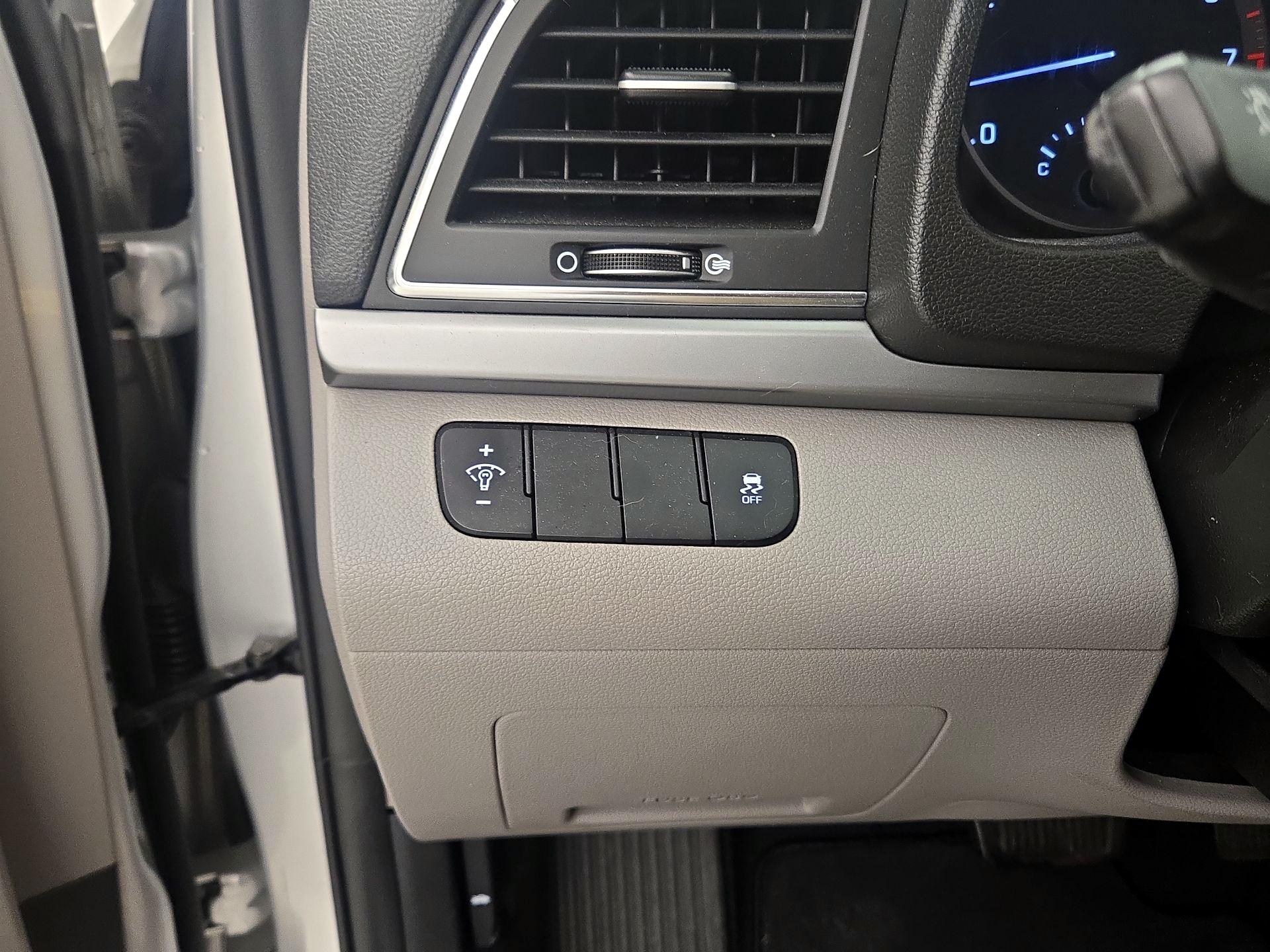 Thumbnail: 2017 Hyundai Elantra - 13