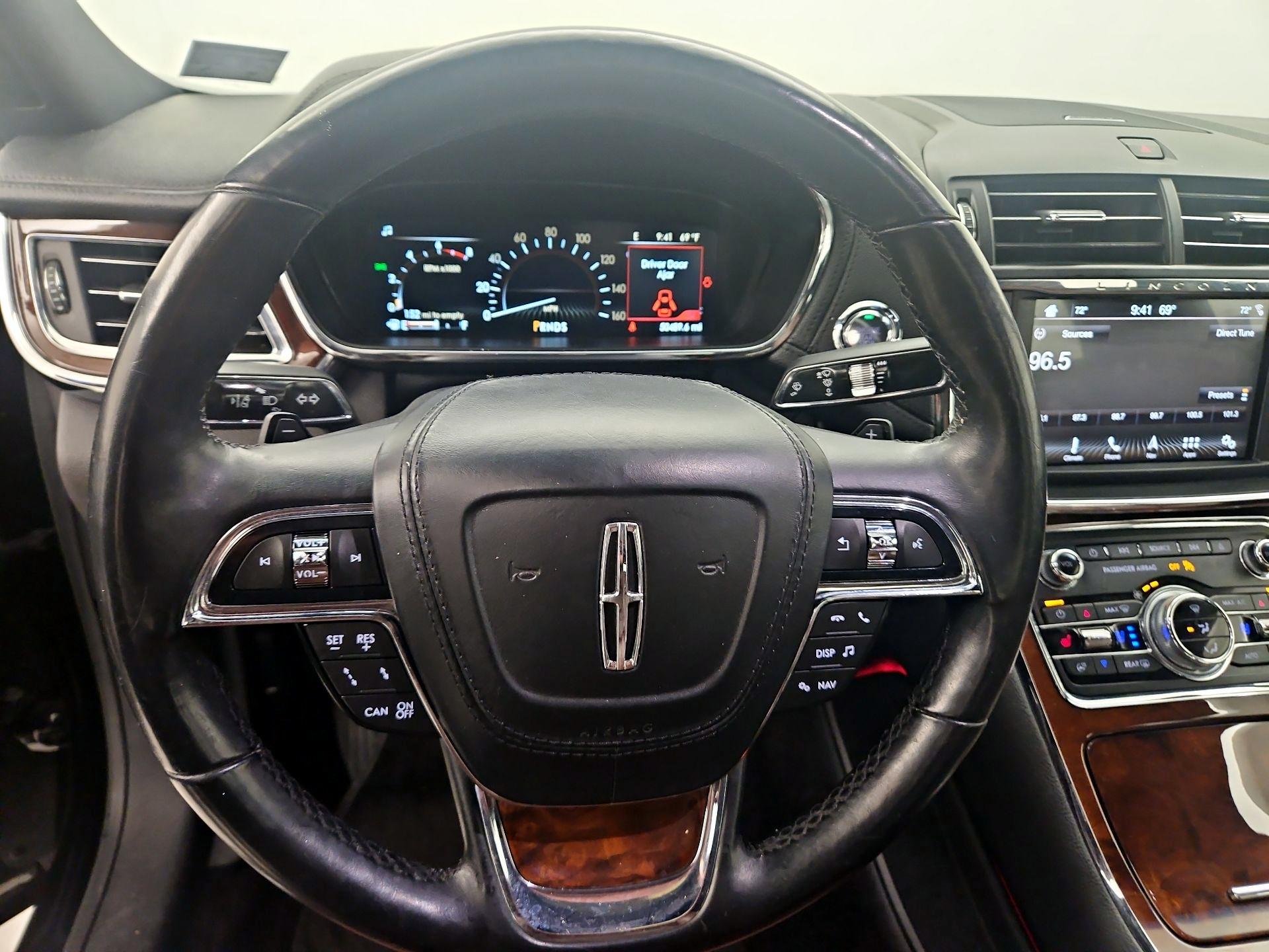 Thumbnail: 2017 Lincoln Continental - 10