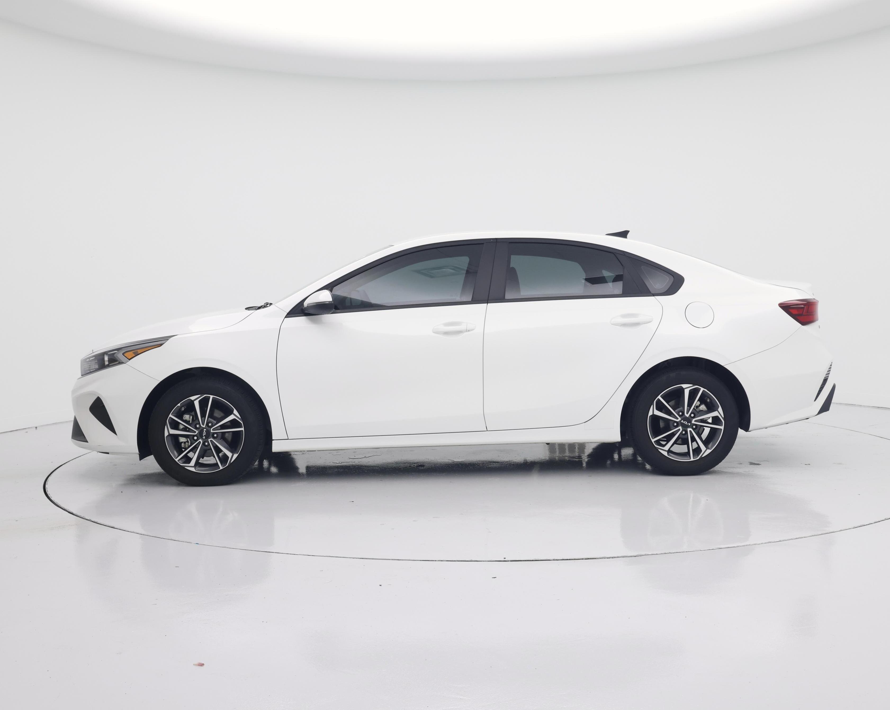 Thumbnail: 2024 Kia Forte - 3