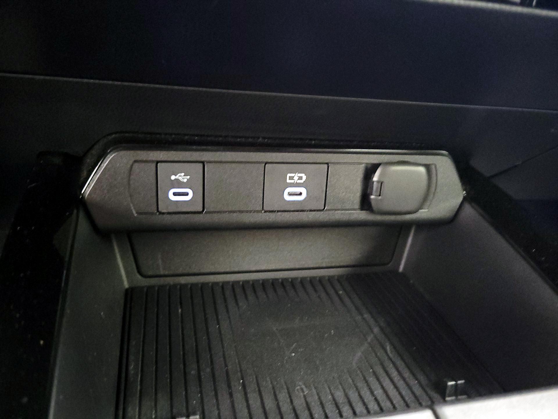 Thumbnail: 2024 Toyota Prius Prime - 18