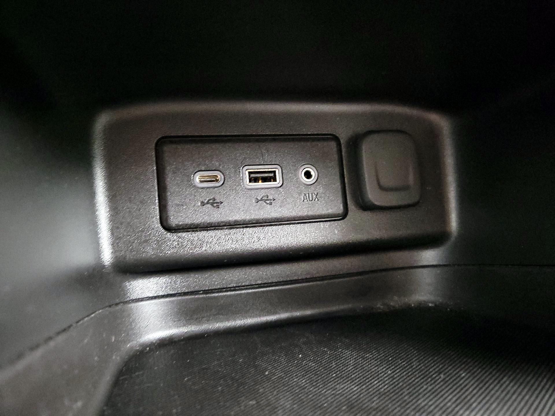 Thumbnail: 2021 Chevrolet Equinox - 18