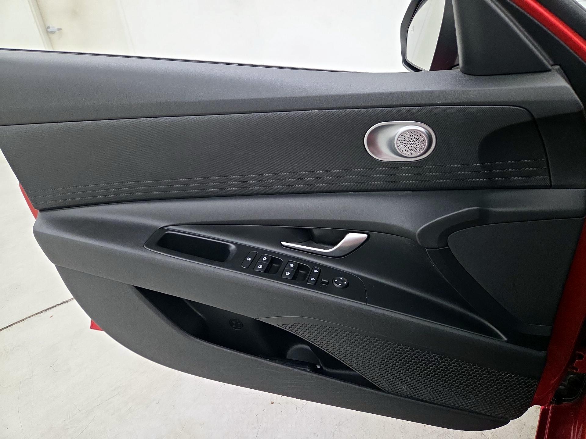 Thumbnail: 2021 Hyundai Elantra - 12