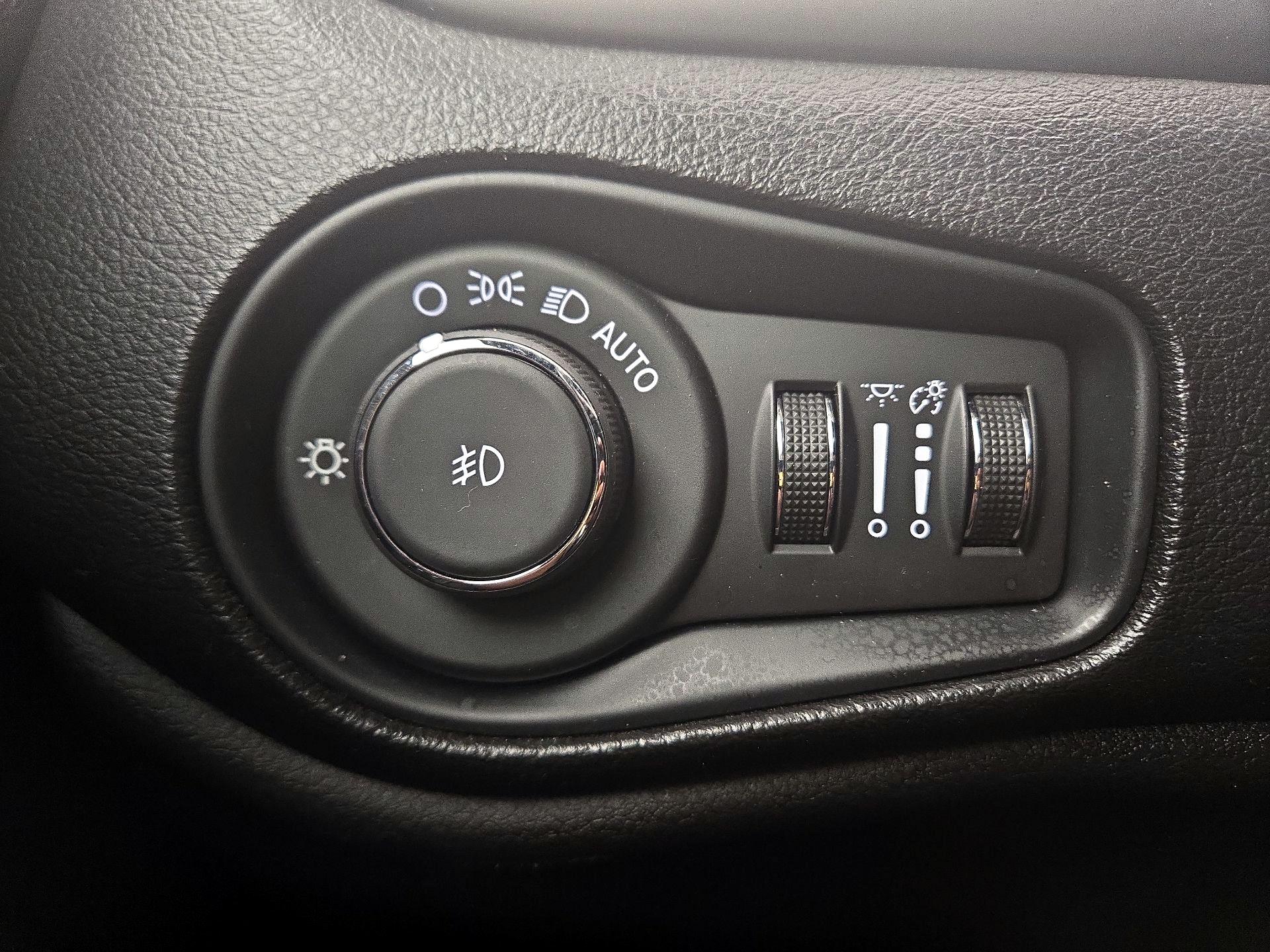 Thumbnail: 2021 Jeep Renegade - 13