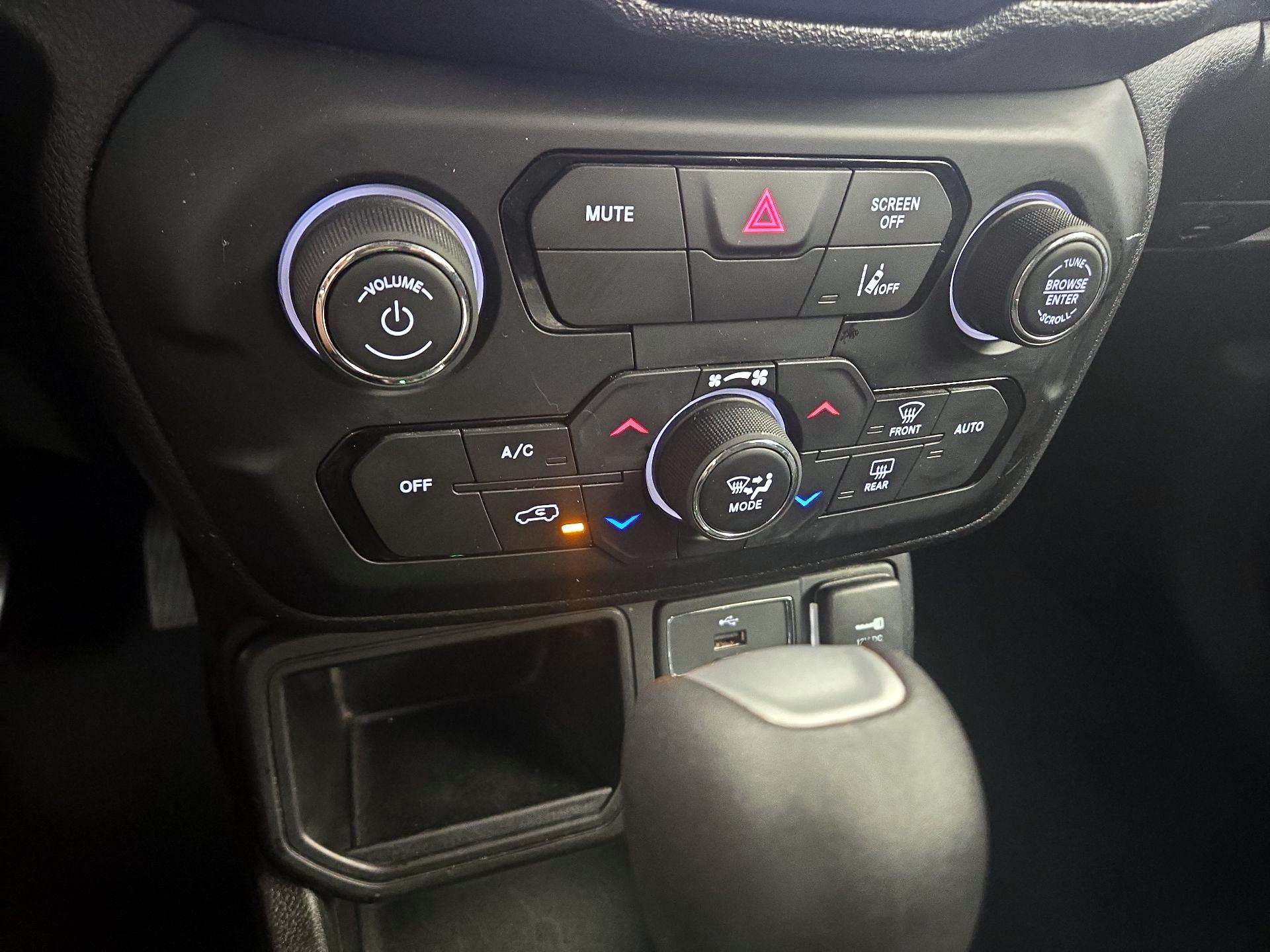 Thumbnail: 2021 Jeep Renegade - 17