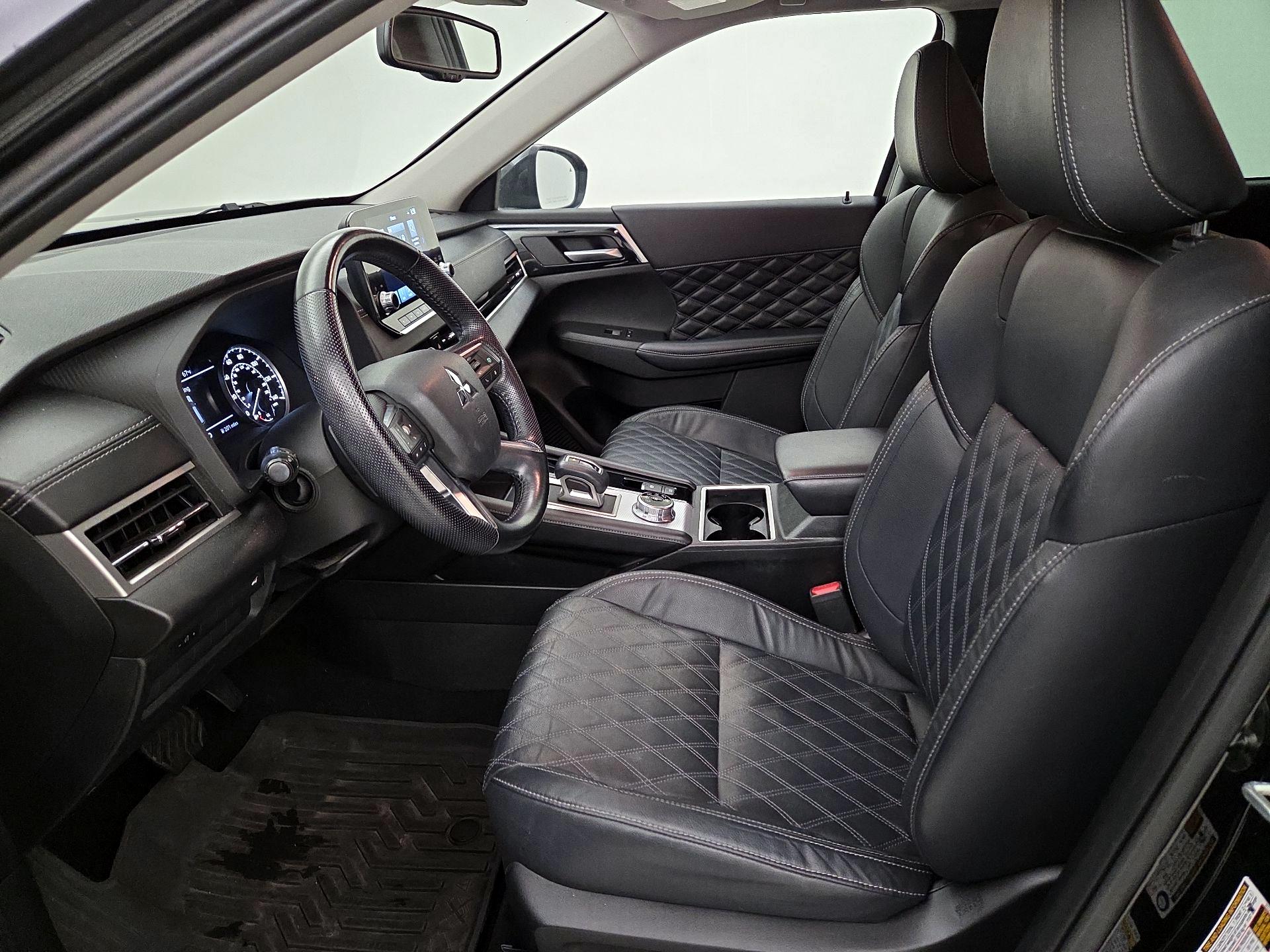 Thumbnail: 2022 Mitsubishi Outlander - 11