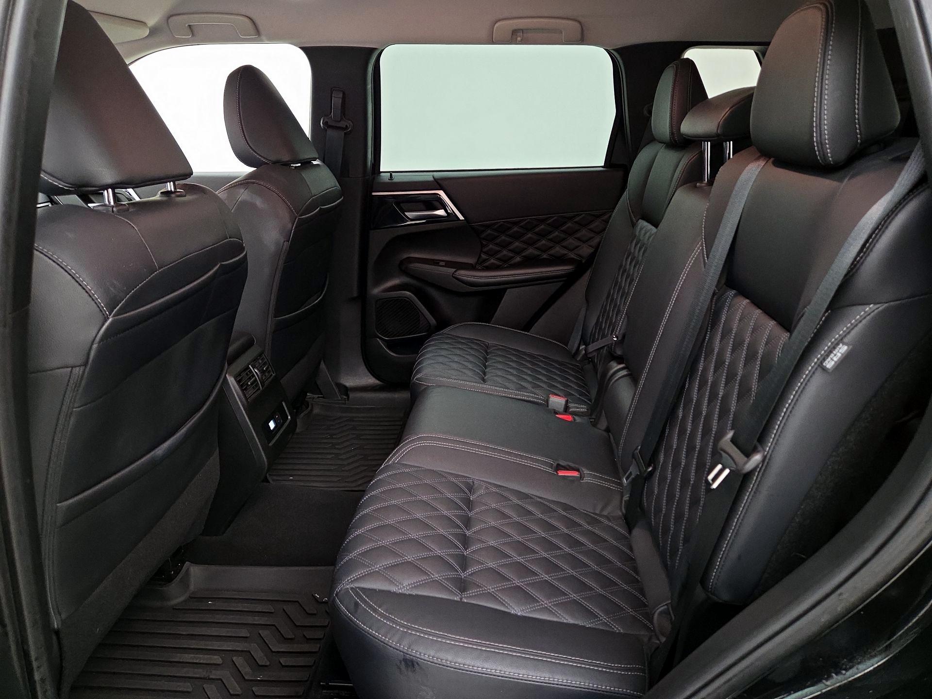 Thumbnail: 2022 Mitsubishi Outlander - 19