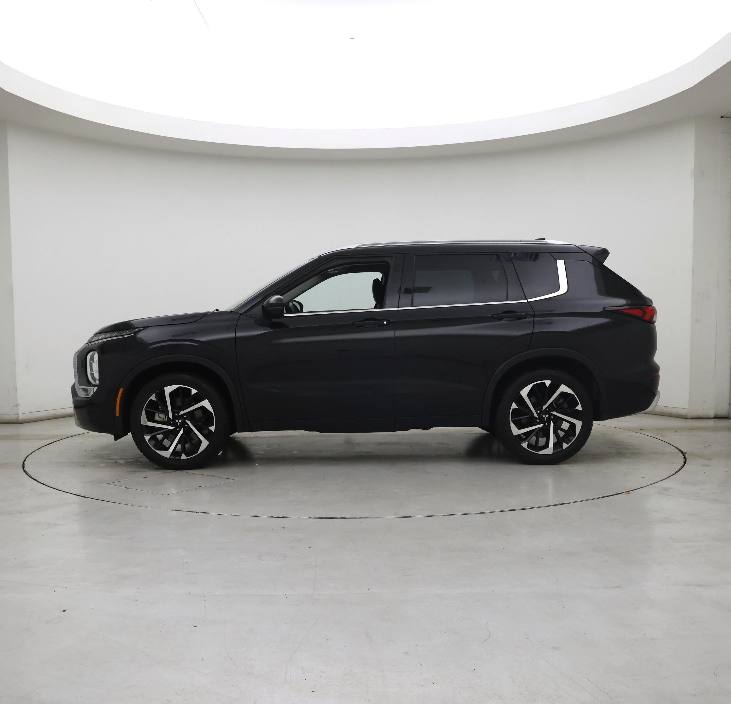 Thumbnail: 2022 Mitsubishi Outlander - 3