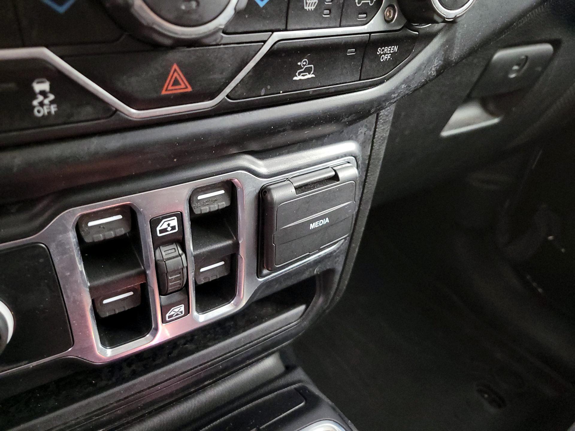 Thumbnail: 2022 Jeep Wrangler - 19
